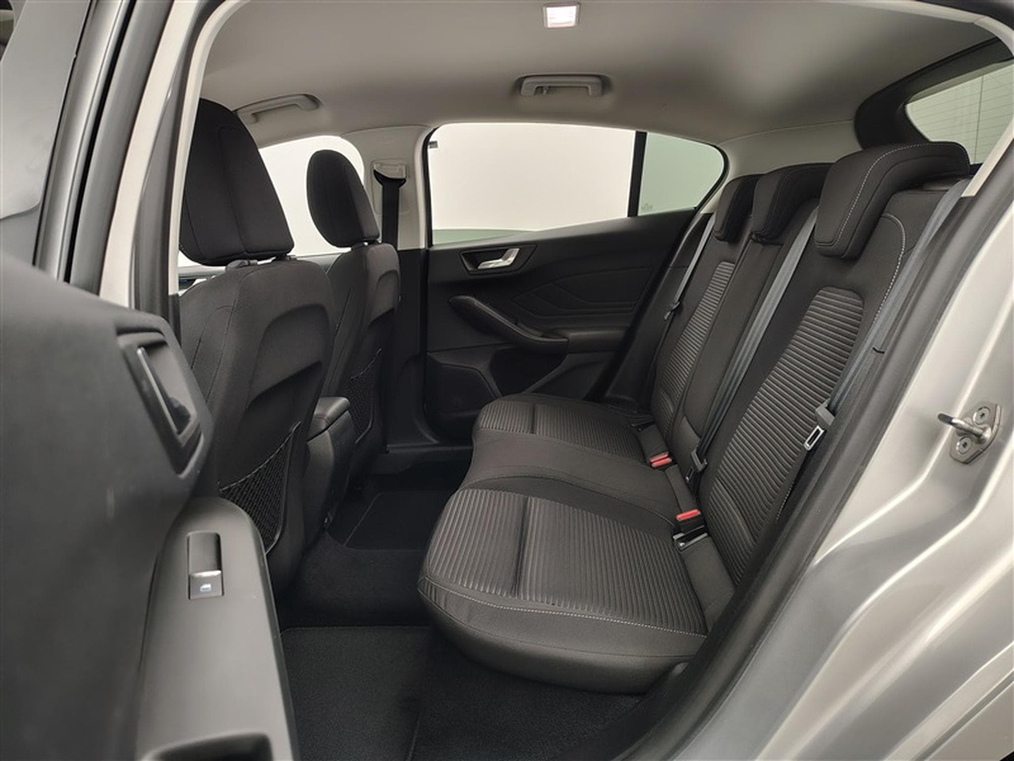 Ford Focus 1.5 EcoBlue Titanium Business (2020) - Photo 13