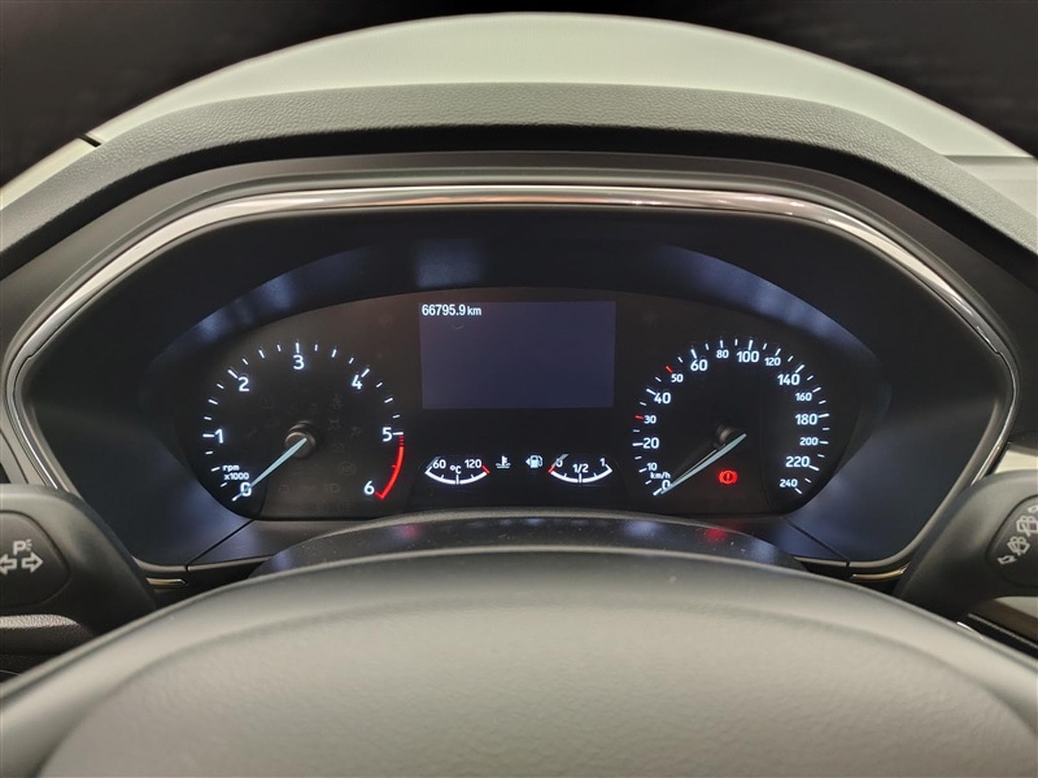 Ford Focus 1.5 EcoBlue Titanium Business (2020) - Photo 10