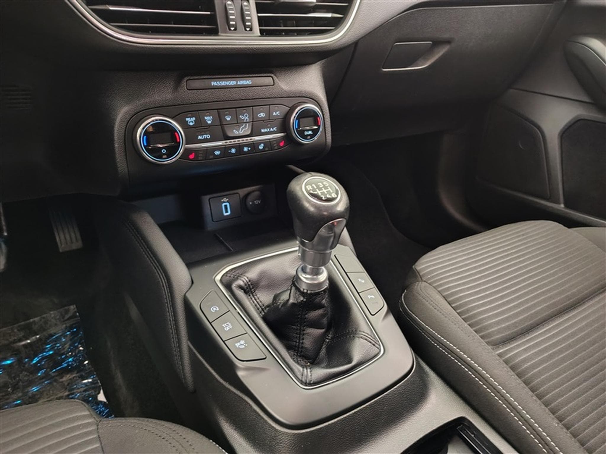Ford Focus 1.5 EcoBlue Titanium Business (2020) - Photo 12
