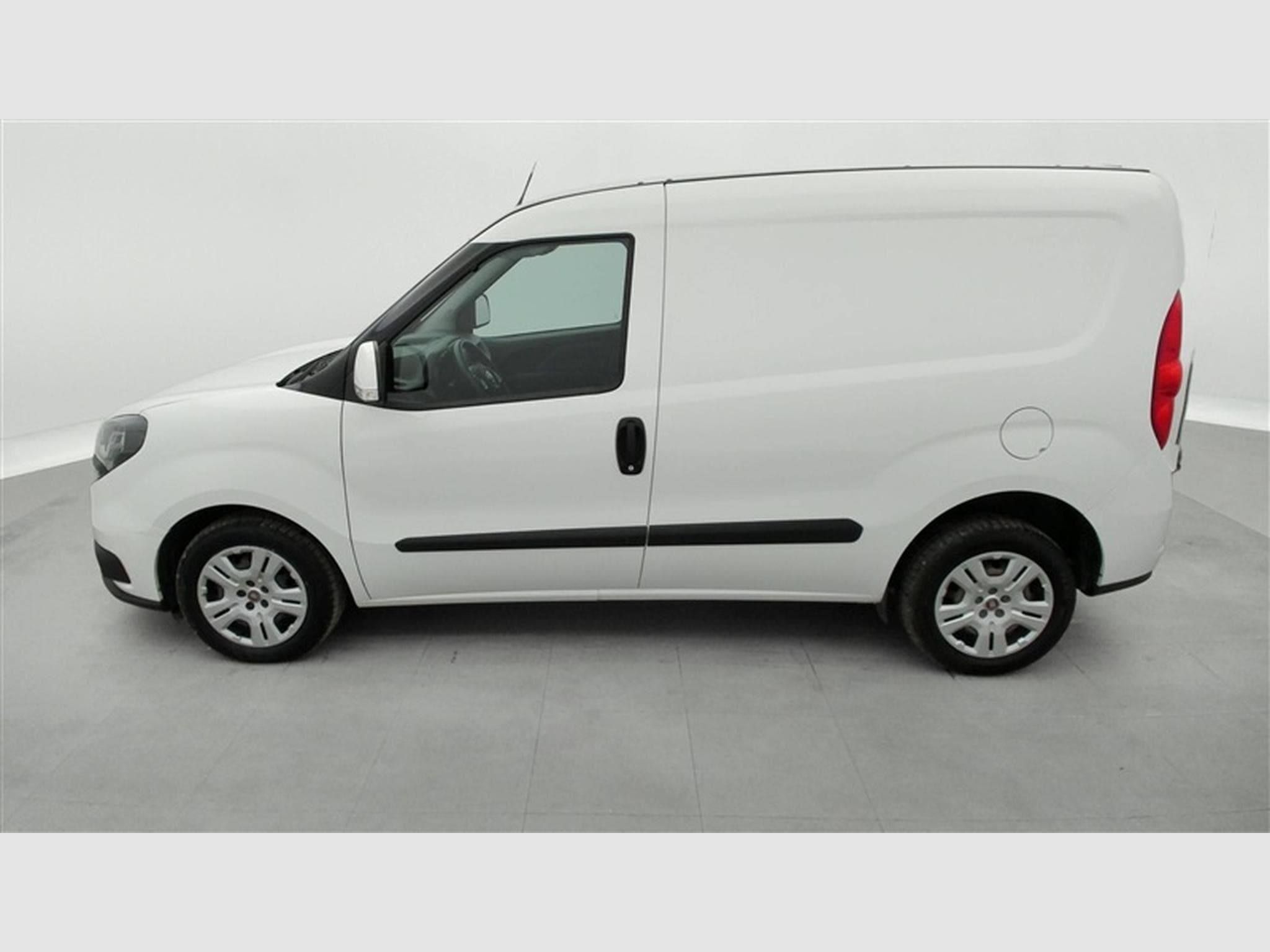 Fiat Doblo 1.6 MJET Cargo CLIM / CARPLAY (2023) - Photo 3