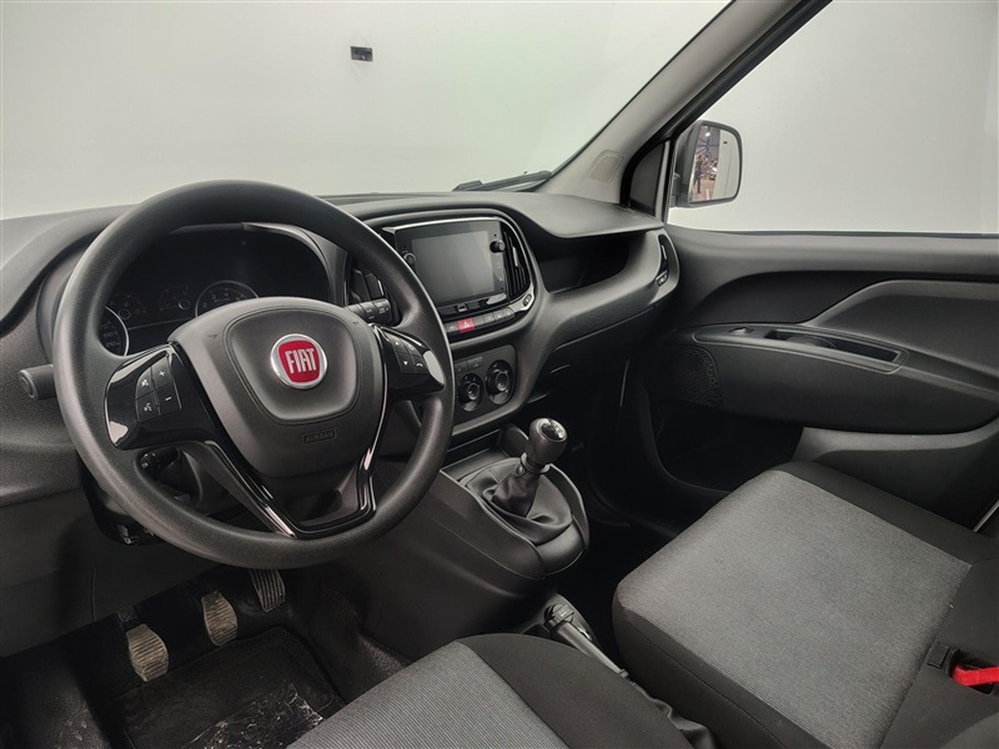 Fiat Doblo 1.6 MJET Cargo CLIM / CARPLAY (2023) - Photo 8