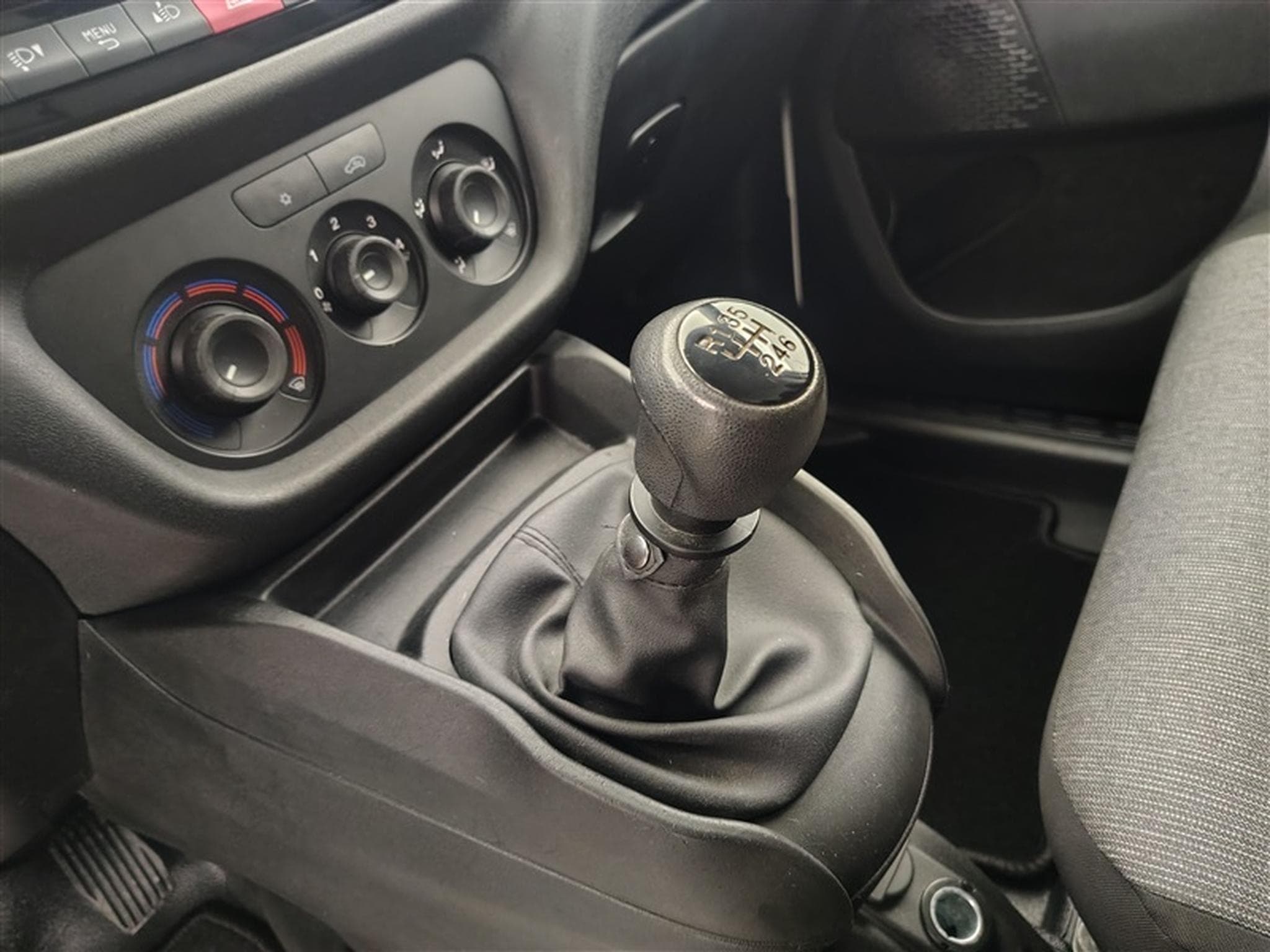 Fiat Doblo 1.6 MJET Cargo CLIM / CARPLAY (2023) - Photo 12