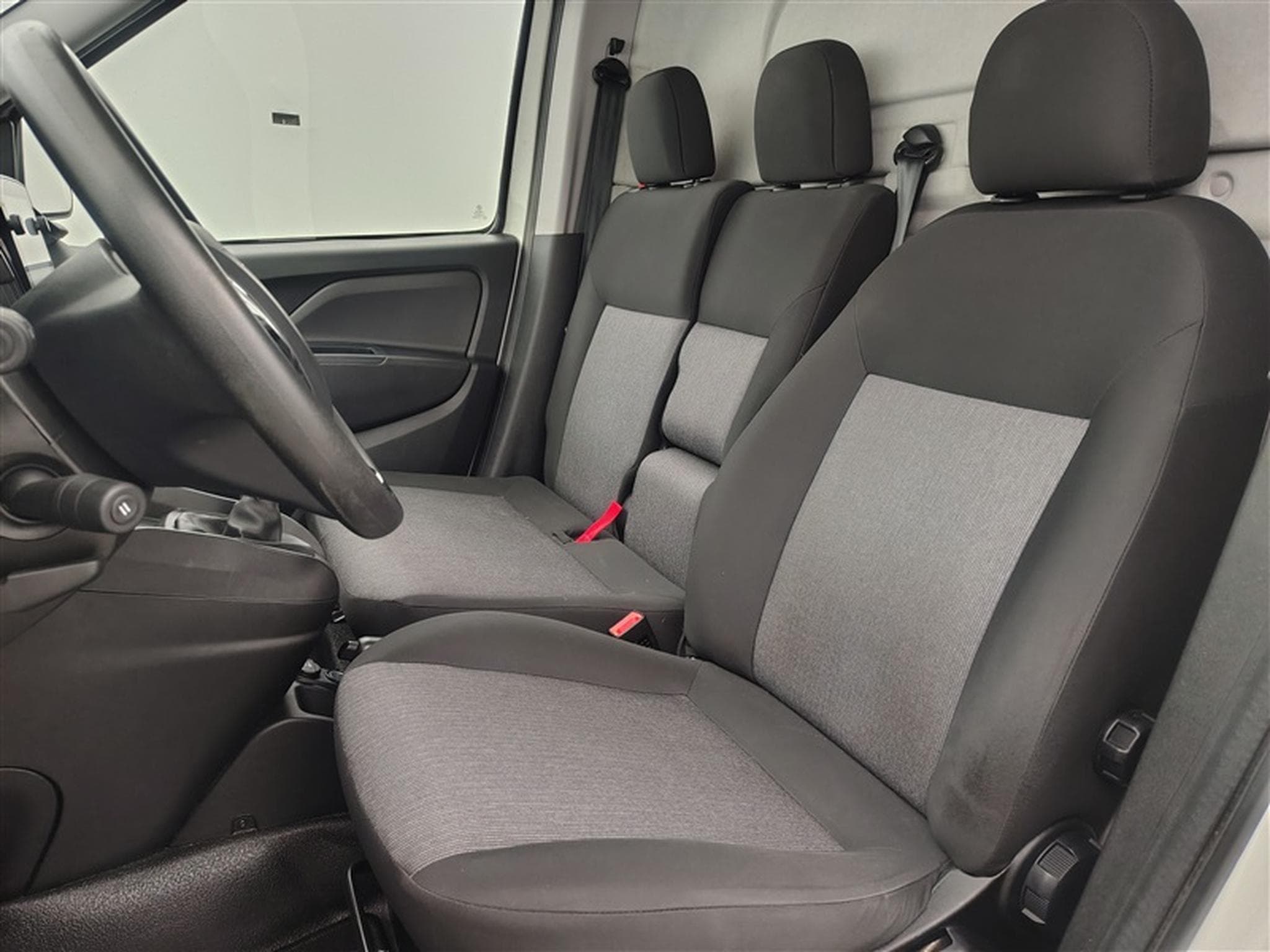 Fiat Doblo 1.6 MJET Cargo CLIM / CARPLAY (2023) - Photo 7