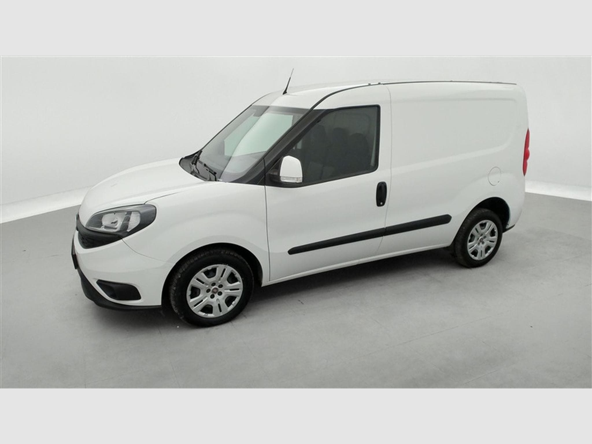 Fiat Doblo 1.6 MJET Cargo CLIM / CARPLAY (2023) - Photo 19