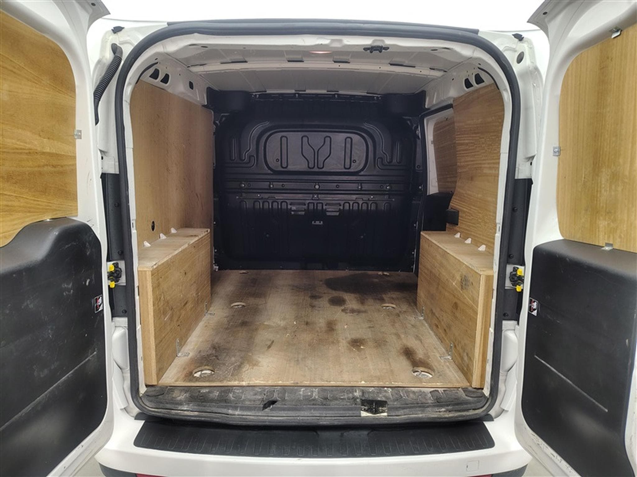 Fiat Doblo 1.6 MJET Cargo CLIM / CARPLAY (2023) - Photo 14