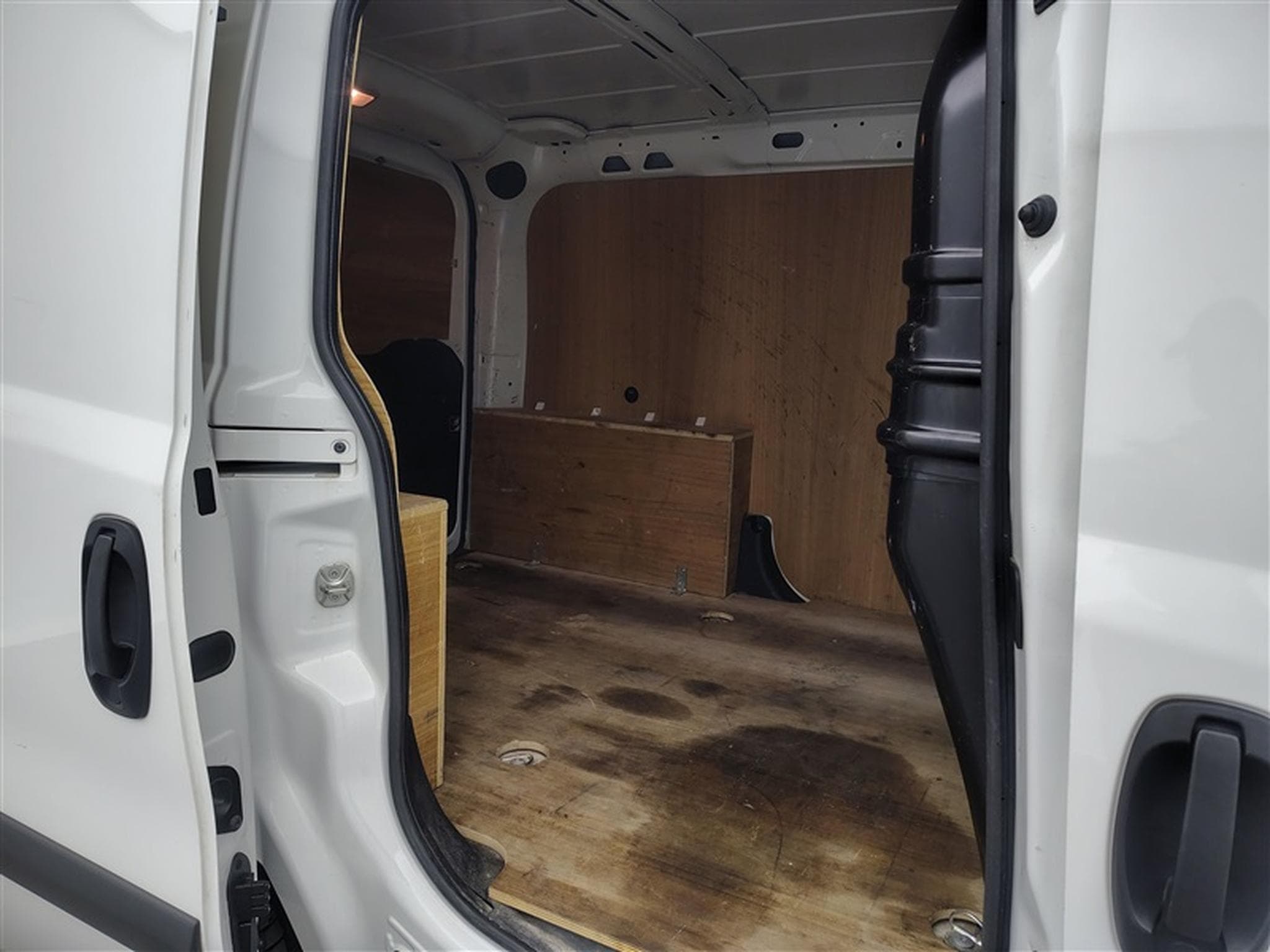 Fiat Doblo 1.6 MJET Cargo CLIM / CARPLAY (2023) - Photo 13
