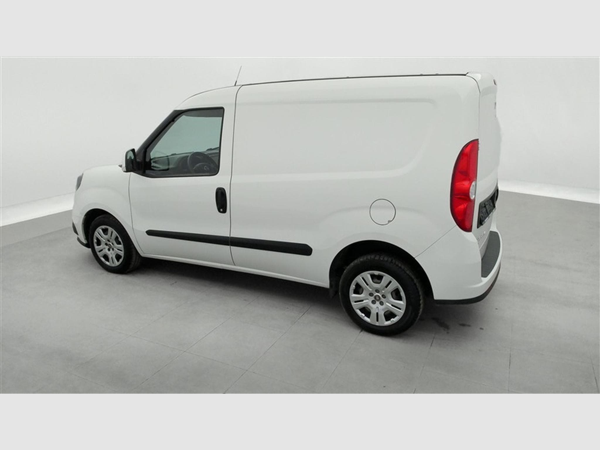 Fiat Doblo 1.6 MJET Cargo CLIM / CARPLAY (2023) - Photo 25