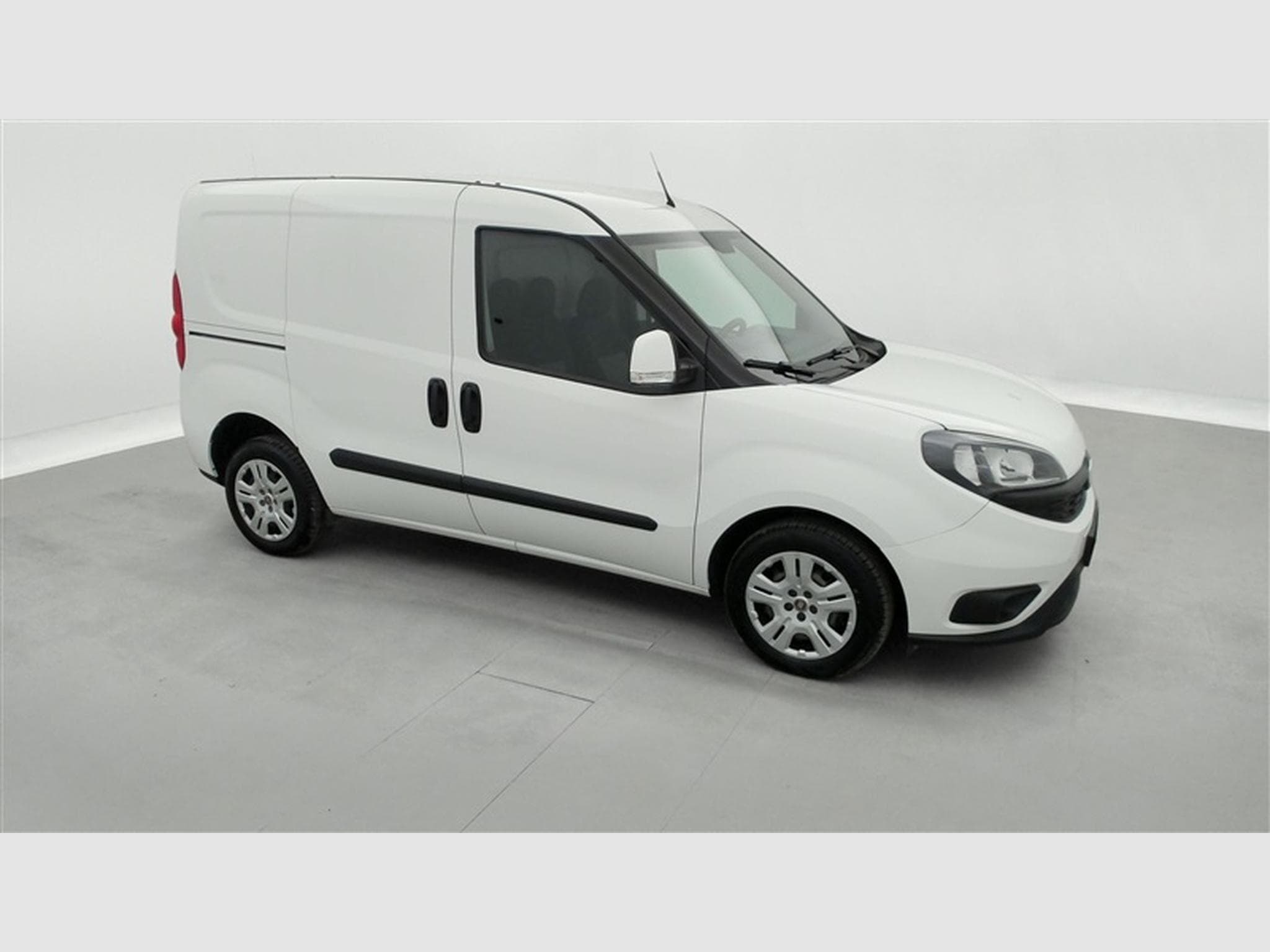 Fiat Doblo 1.6 MJET Cargo CLIM / CARPLAY (2023) - Photo 21
