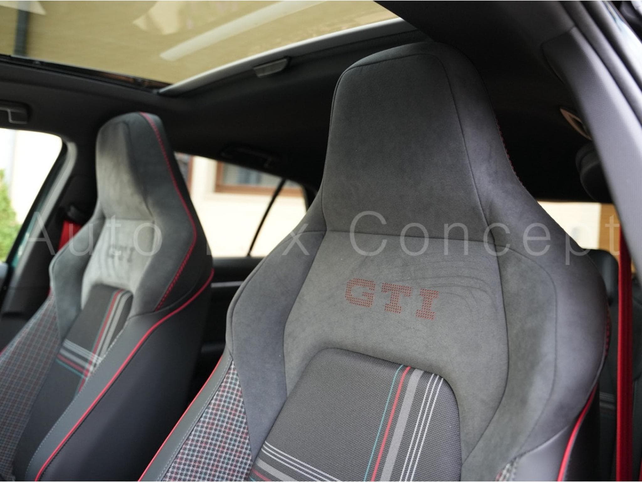 VW Golf GTI Edition 50 Pack Performance (2026) - Photo 8