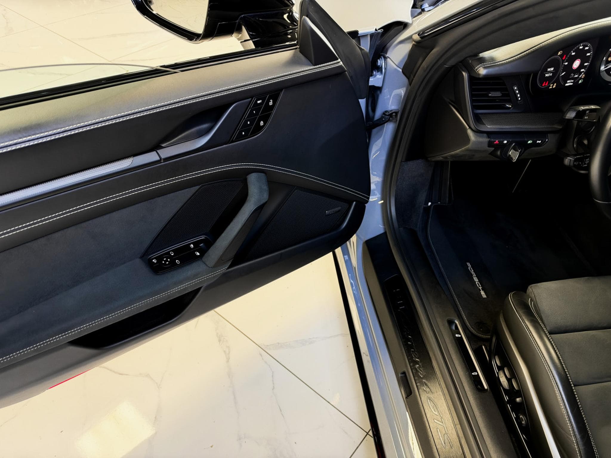 Porsche 911 Carrera 4 GTS / ACC / PDCC / Bose / Matrix LED (2023) - Photo 16