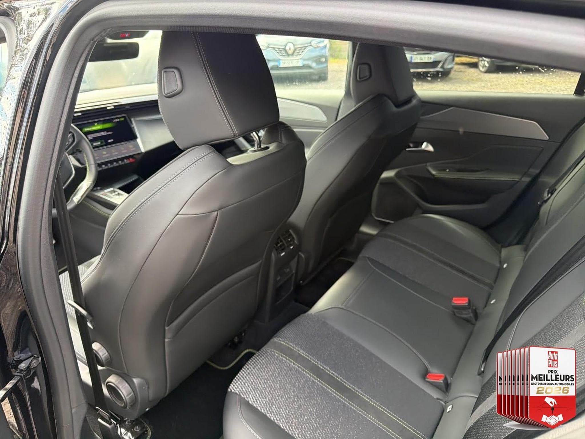 Peugeot 308 1.2 HYBRID 145 GT E-DCS6 (2025) - Foto 13