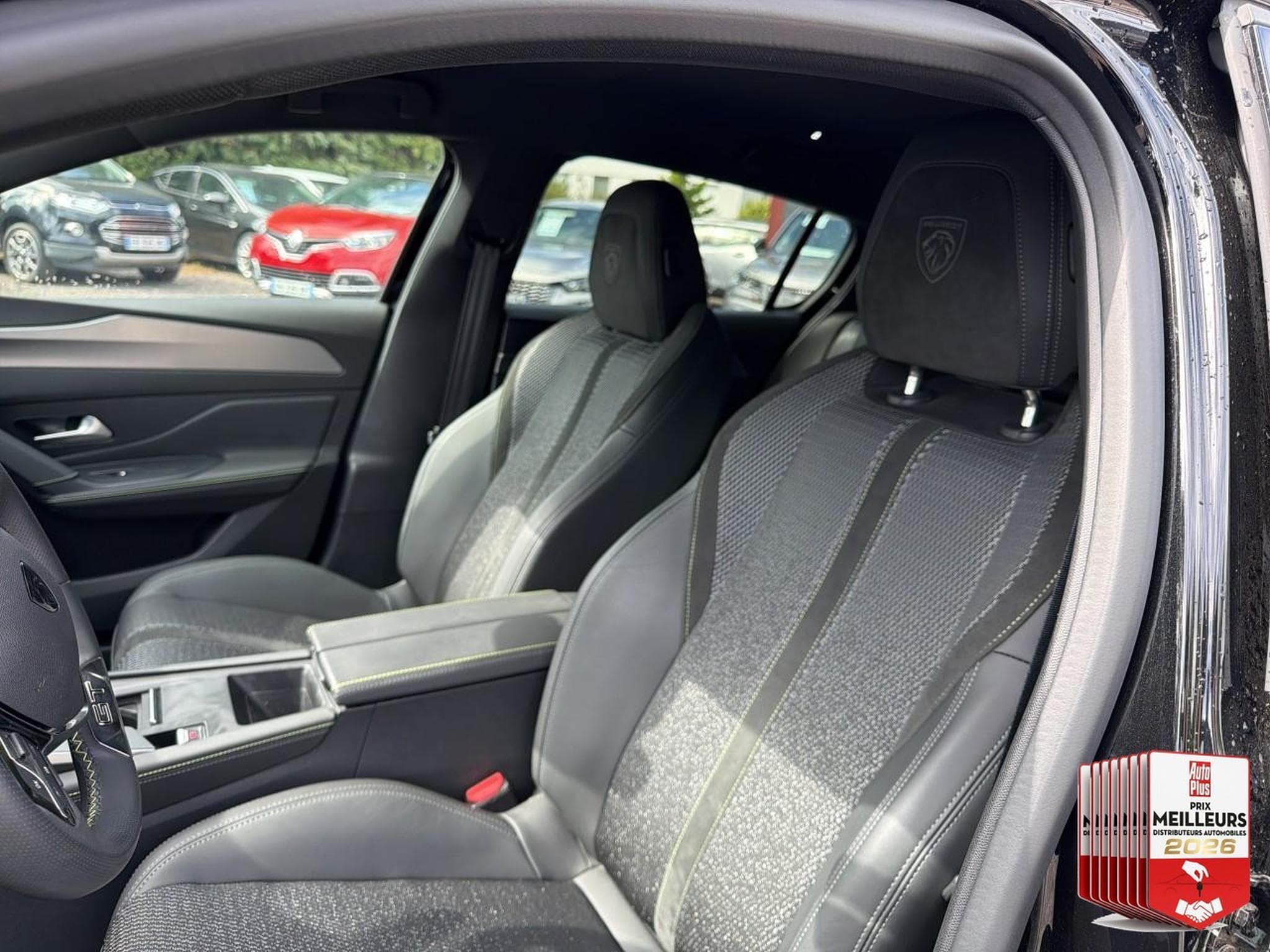Peugeot 308 1.2 HYBRID 145 GT E-DCS6 (2025) - Foto 12