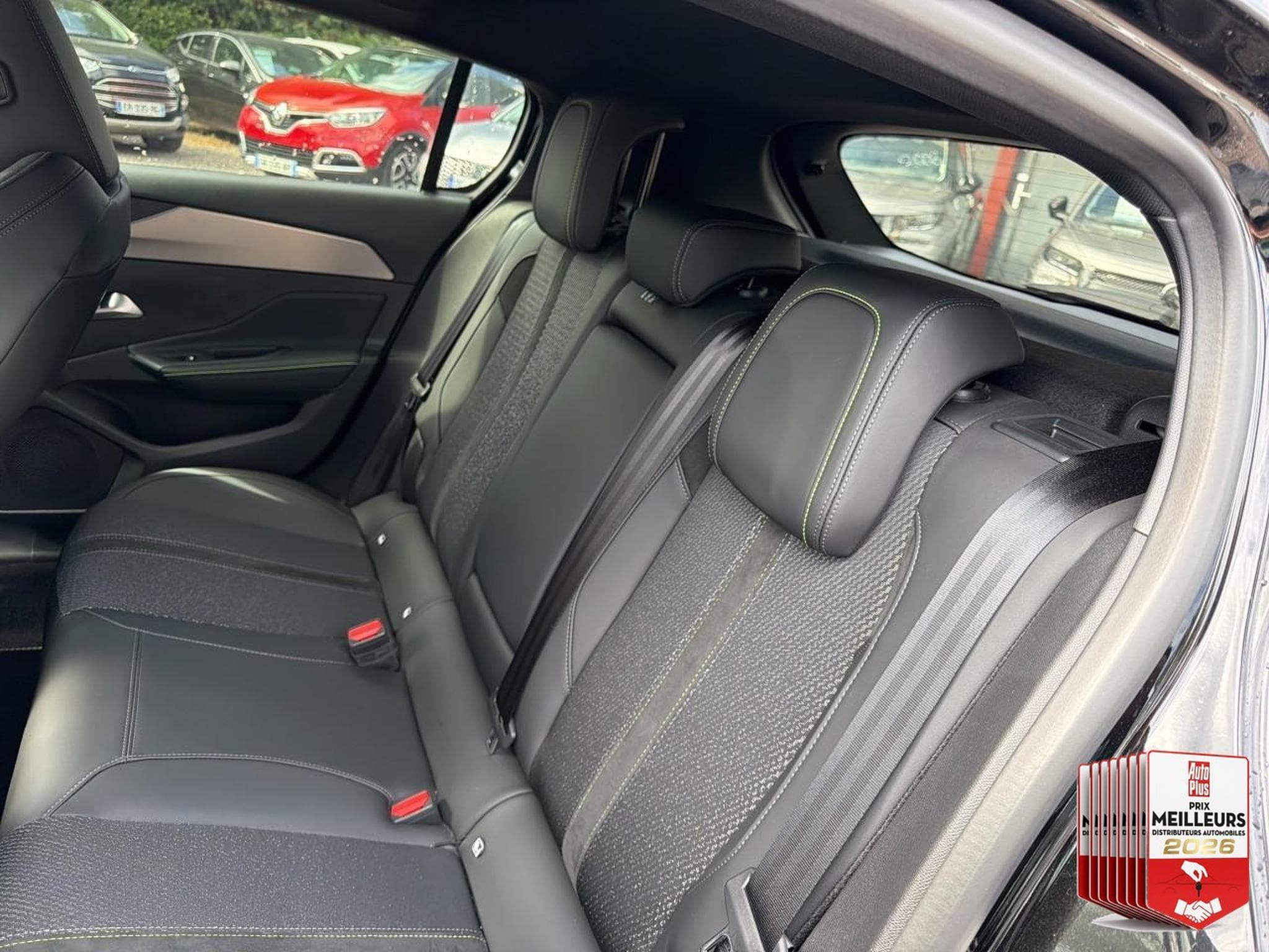 Peugeot 308 1.2 HYBRID 145 GT E-DCS6 (2025) - Foto 14
