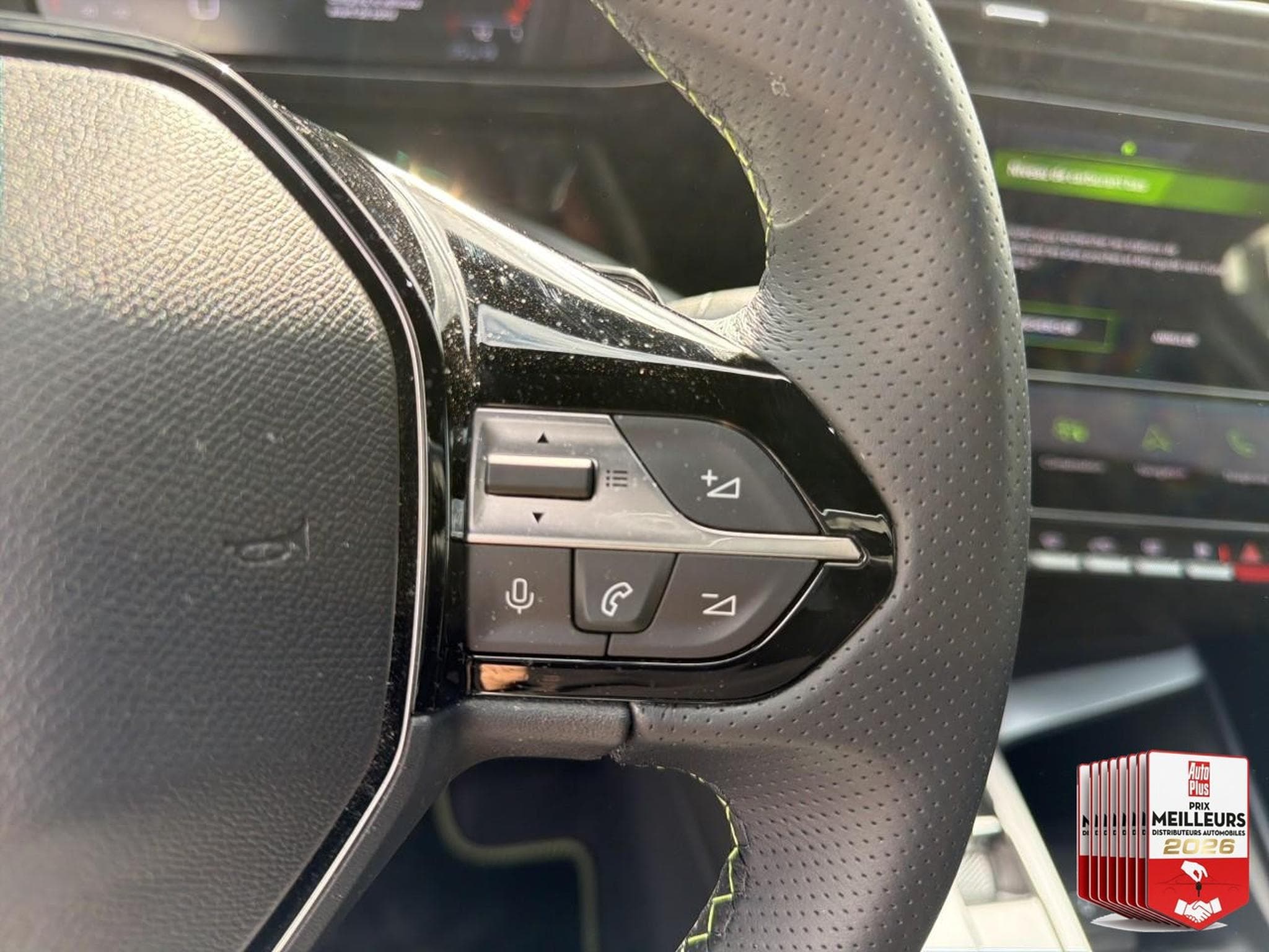 Peugeot 308 1.2 HYBRID 145 GT E-DCS6 (2025) - Foto 18