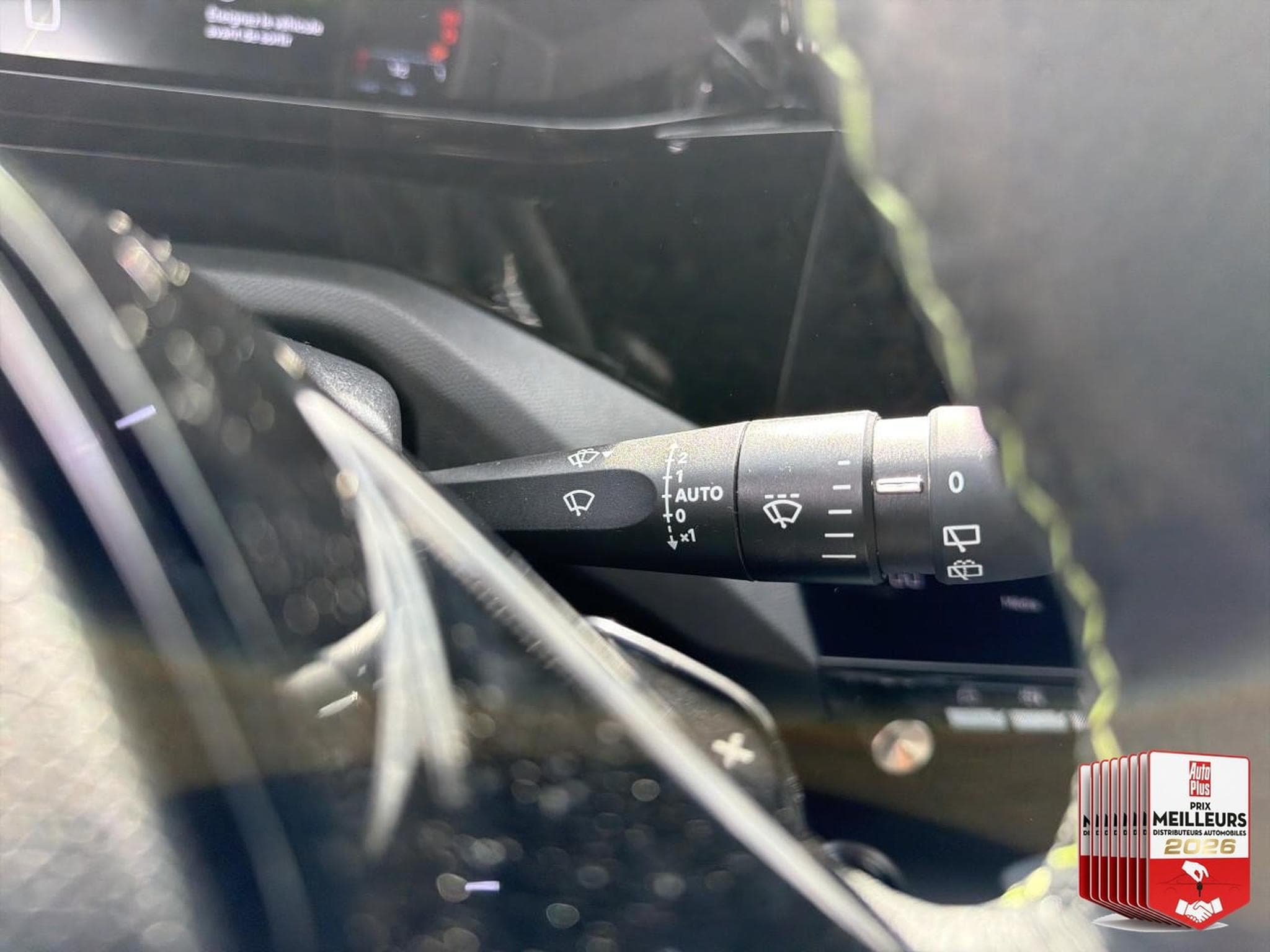 Peugeot 308 1.2 HYBRID 145 GT E-DCS6 (2025) - Foto 19