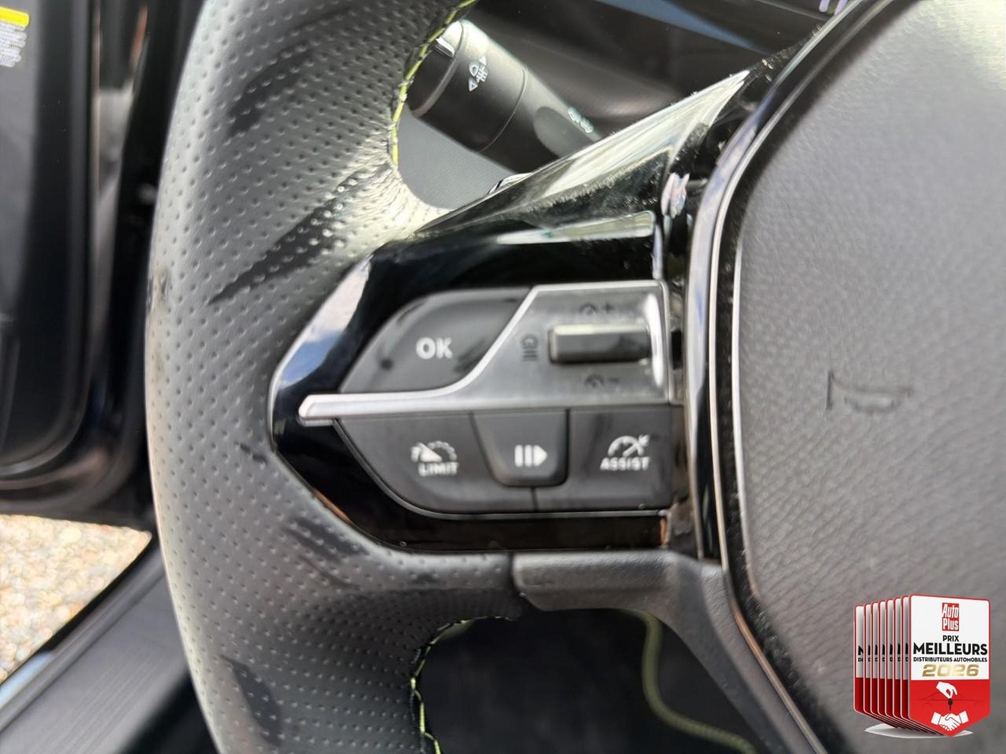 Peugeot 308 1.2 HYBRID 145 GT E-DCS6 (2025) - Foto 17