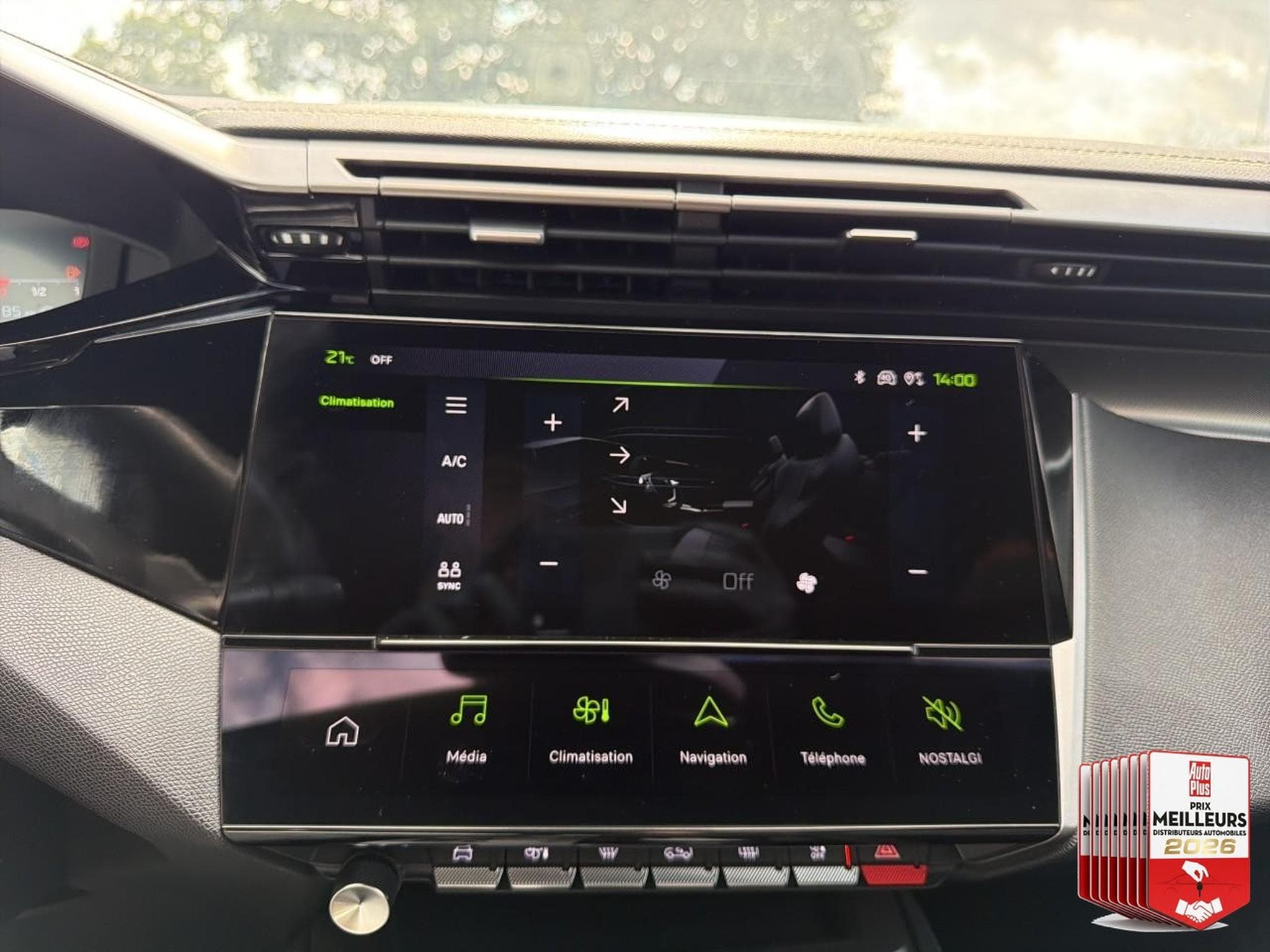 Peugeot 308 1.2 HYBRID 145 GT E-DCS6 (2025) - Foto 26