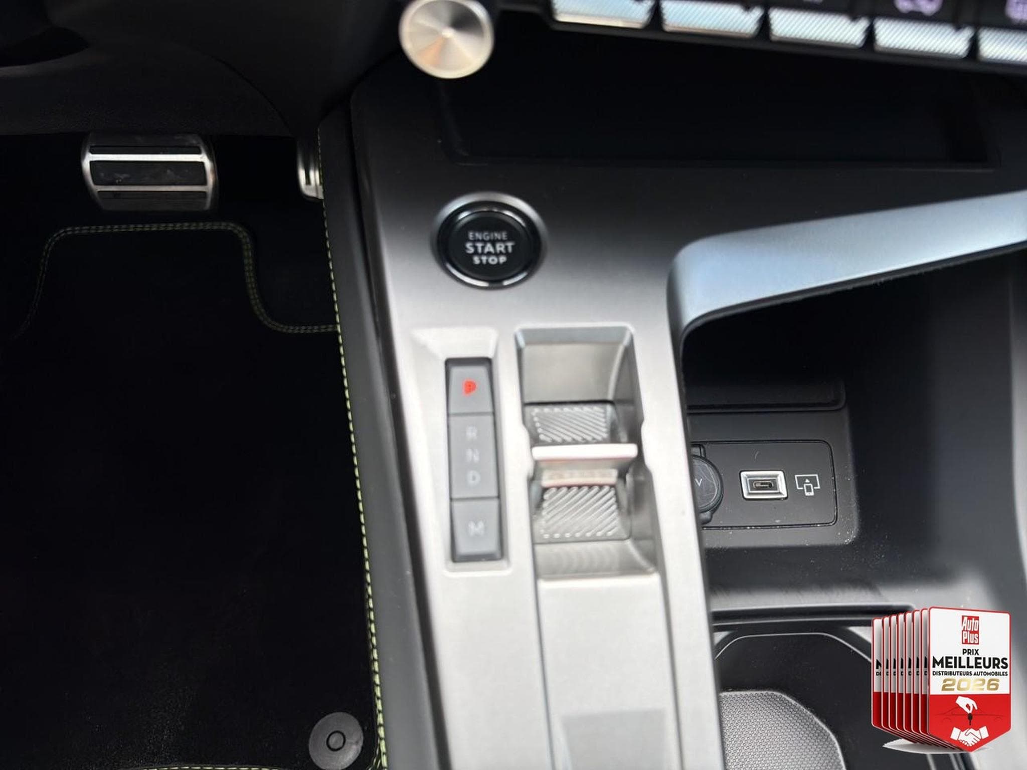 Peugeot 308 1.2 HYBRID 145 GT E-DCS6 (2025) - Foto 30