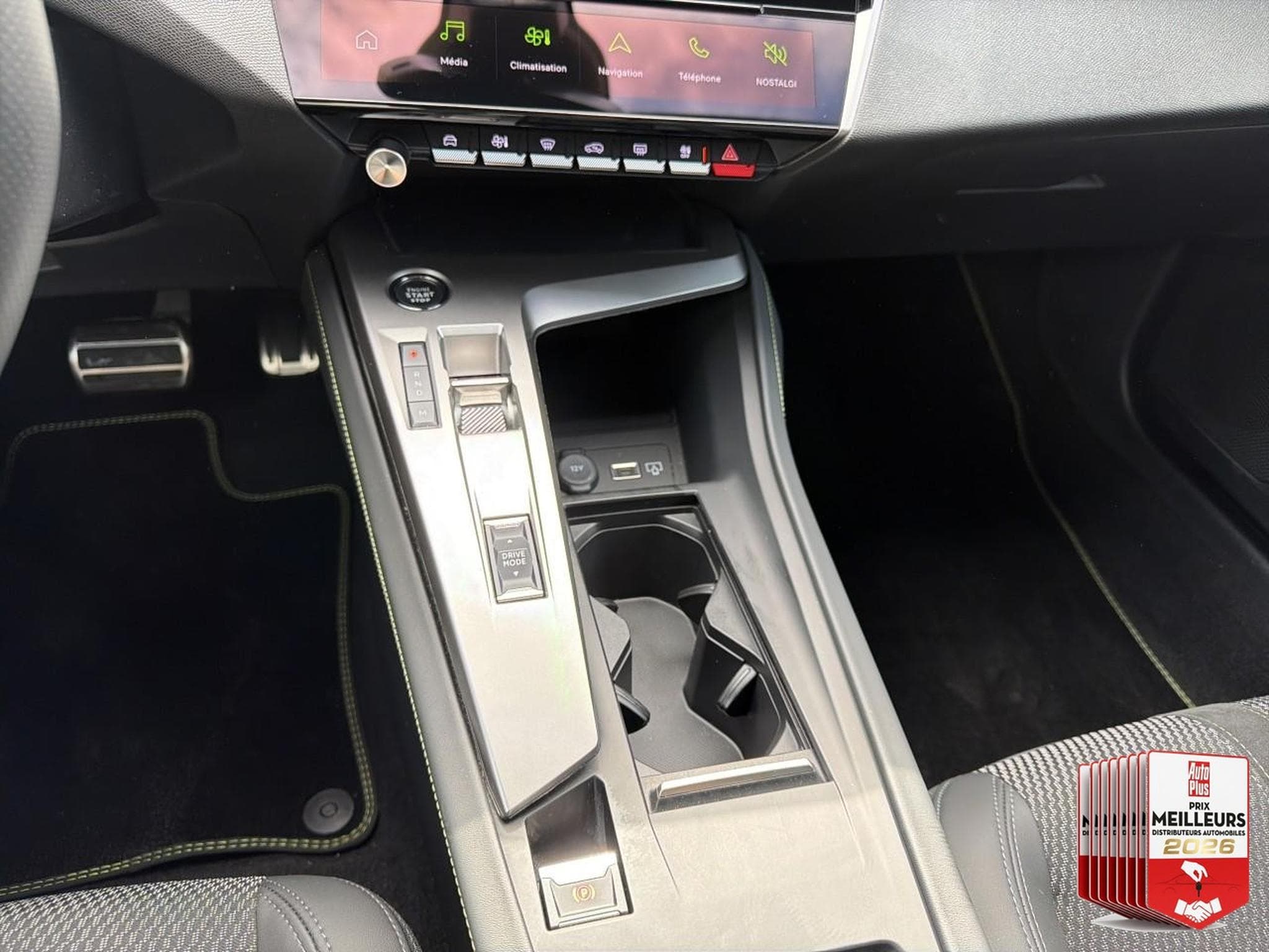 Peugeot 308 1.2 HYBRID 145 GT E-DCS6 (2025) - Foto 33