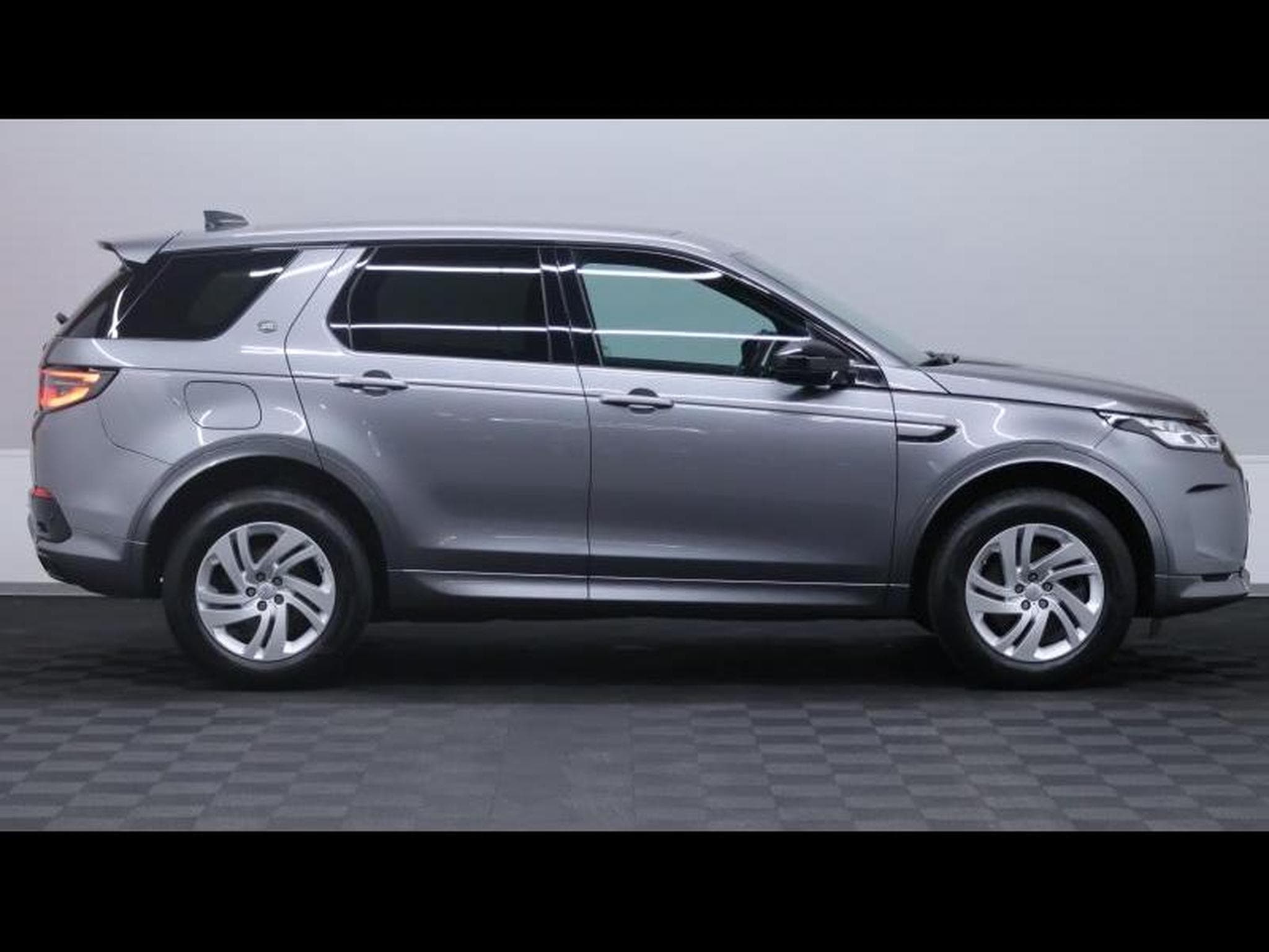 Land-Rover Discovery Sport D165 R-Dynamic S Auto AWD (2023) - Photo 4