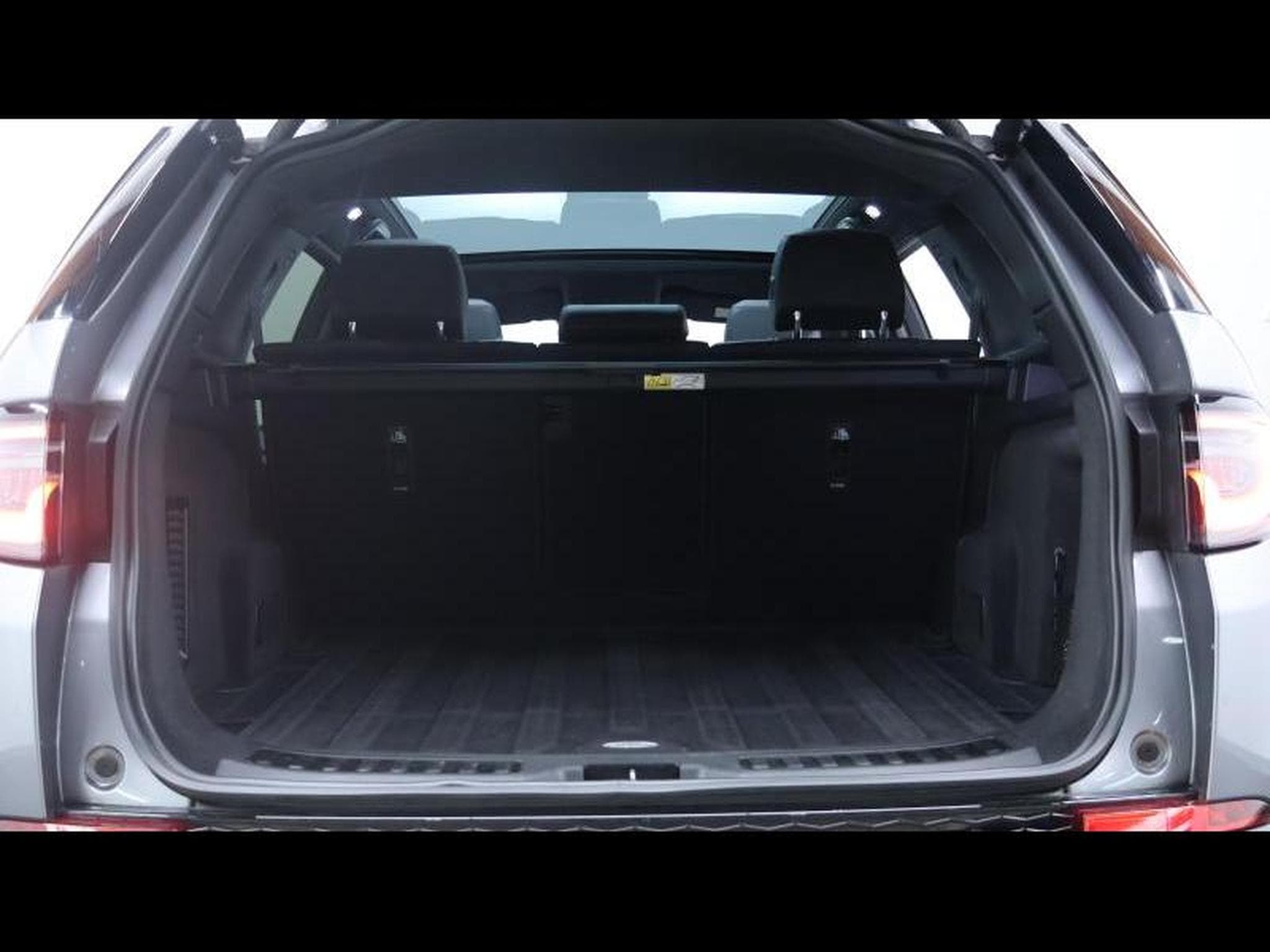 Land-Rover Discovery Sport D165 R-Dynamic S Auto AWD (2023) - Photo 8