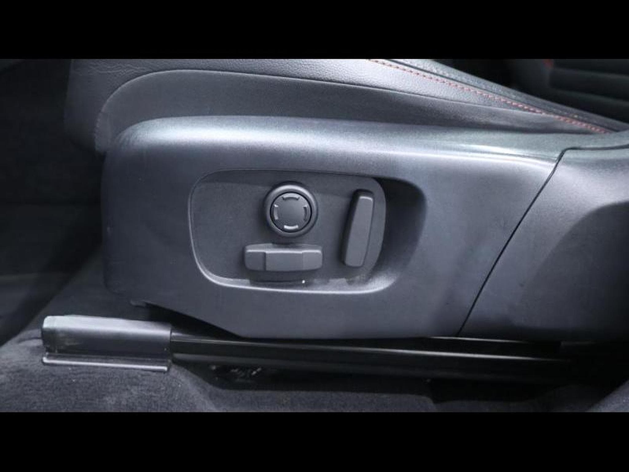 Land-Rover Discovery Sport D165 R-Dynamic S Auto AWD (2023) - Photo 32