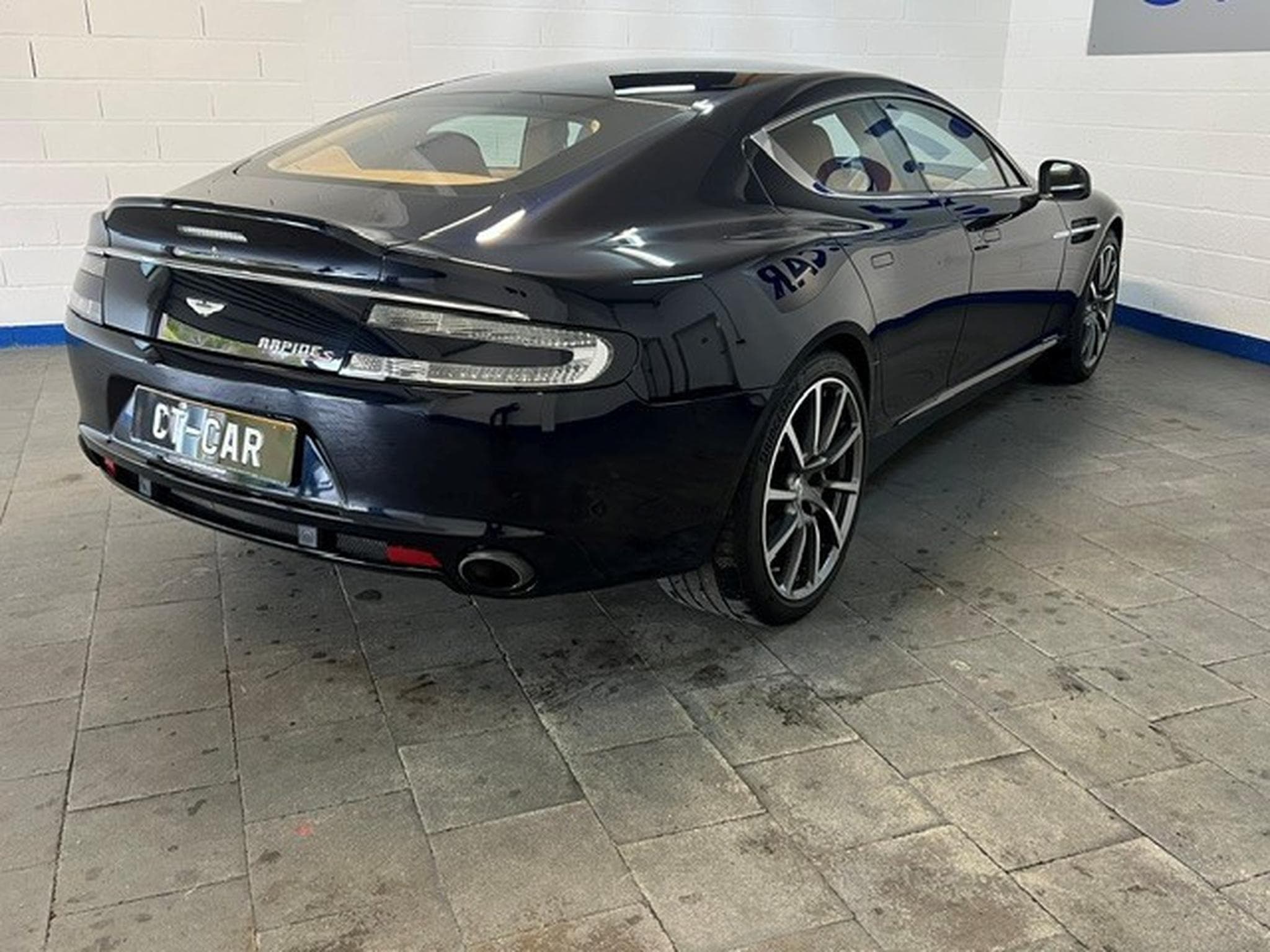 Aston-Martin Rapide Rapide 6.0 Touchtr 8G Auto-Shadow Edition (2017) - Photo 3