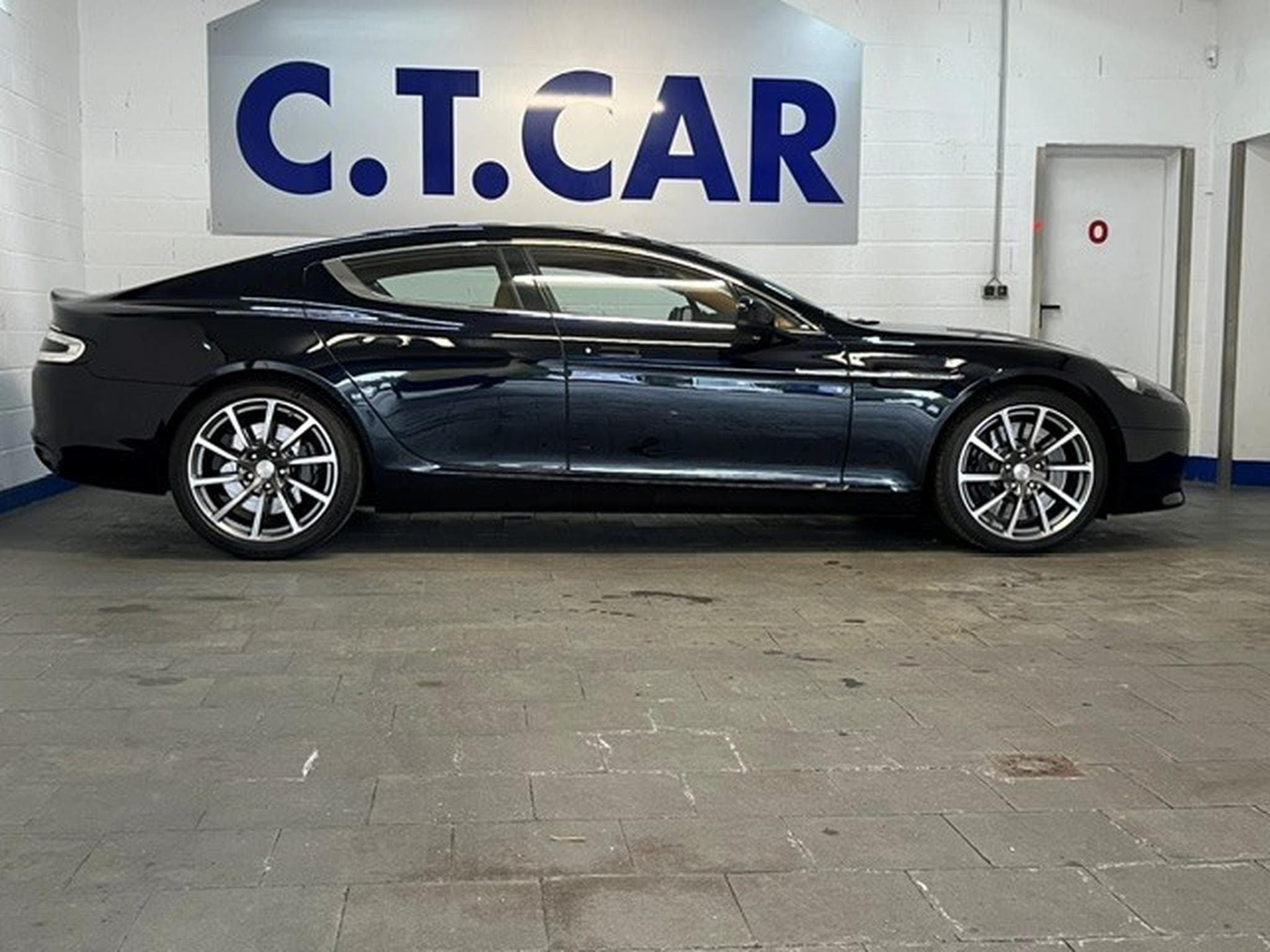 Aston-Martin Rapide Rapide 6.0 Touchtr 8G Auto-Shadow Edition (2017) - Photo 2