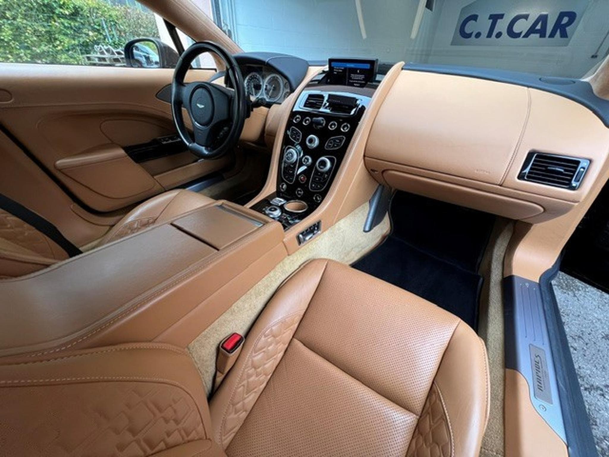 Aston-Martin Rapide Rapide 6.0 Touchtr 8G Auto-Shadow Edition (2017) - Photo 5