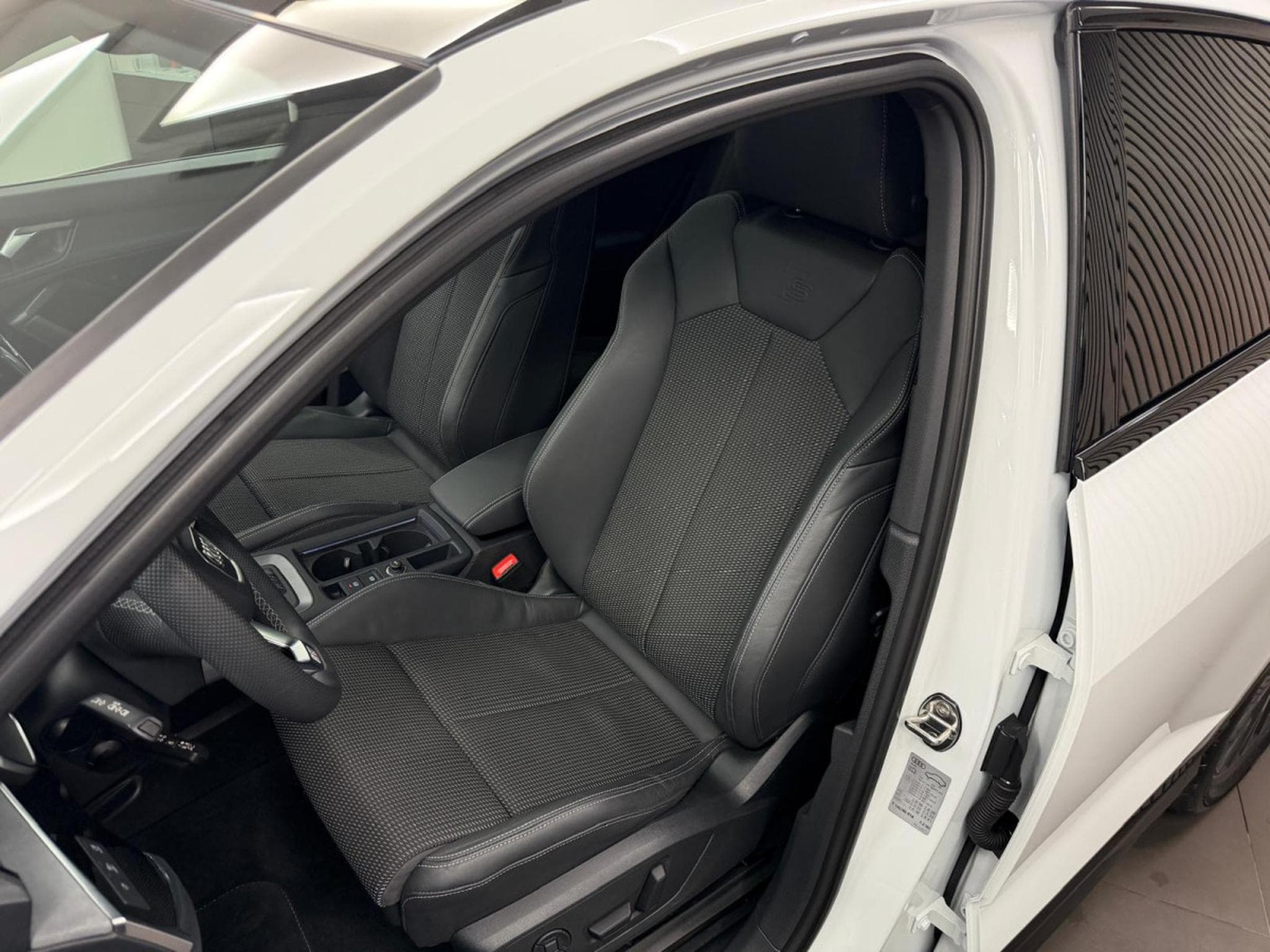Audi Q3 Sportback S line 40 TDI quattro 193ch / 142kW S tronic (2025) - Photo 2