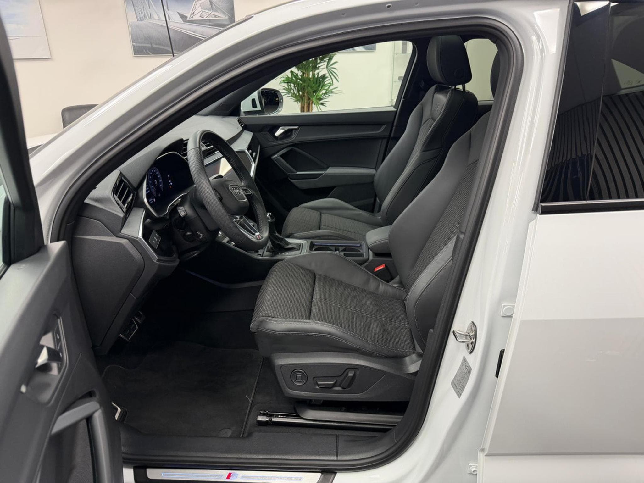 Audi Q3 Sportback S line 40 TDI quattro 193ch / 142kW S tronic (2025) - Photo 3