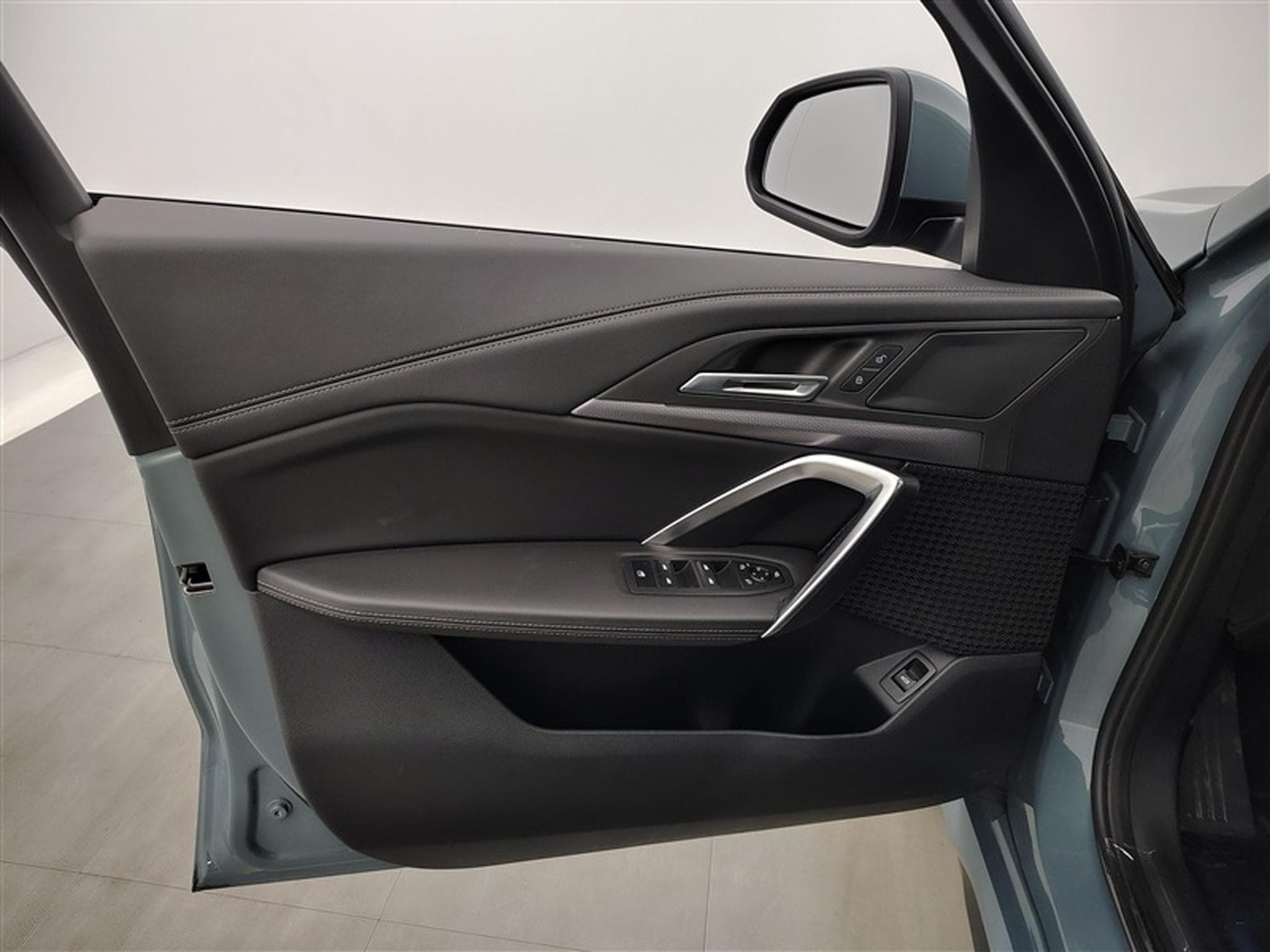 BMW X1 1.8iA PACK M NAVI / CUIR SPORT /FULL LED (2025) - Photo 17