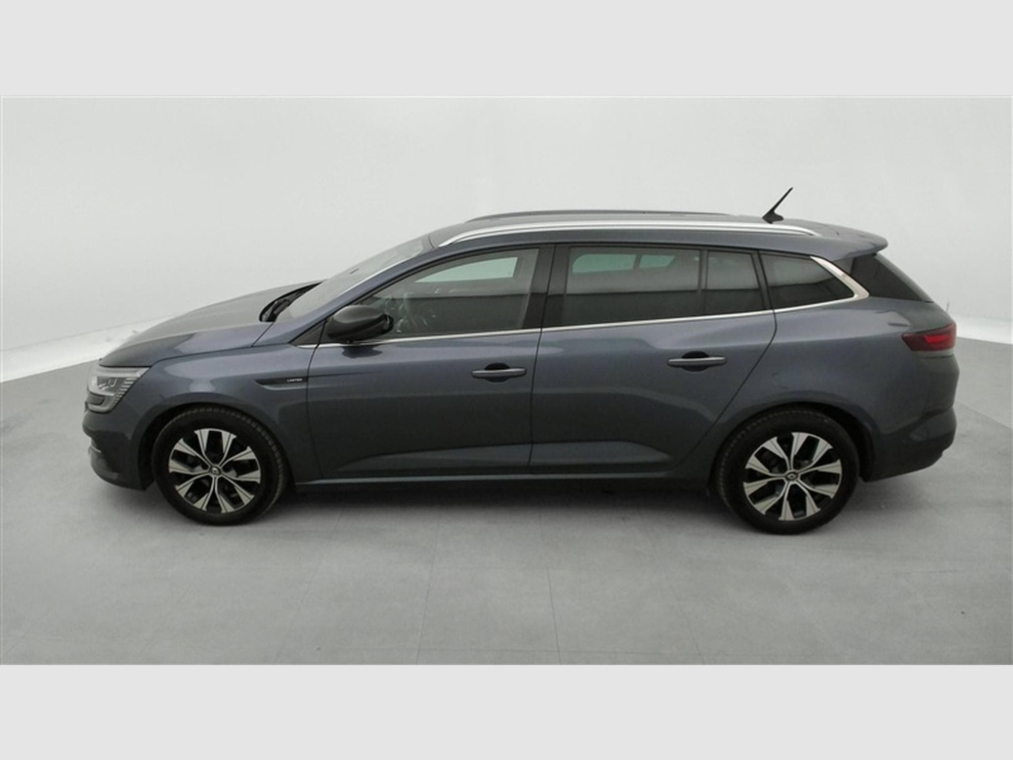 Renault Megane 1.5 dCi 115cv Limited NAVI / FULL LED / PDC AV+AR / KEYLESS (2022) - Photo 3