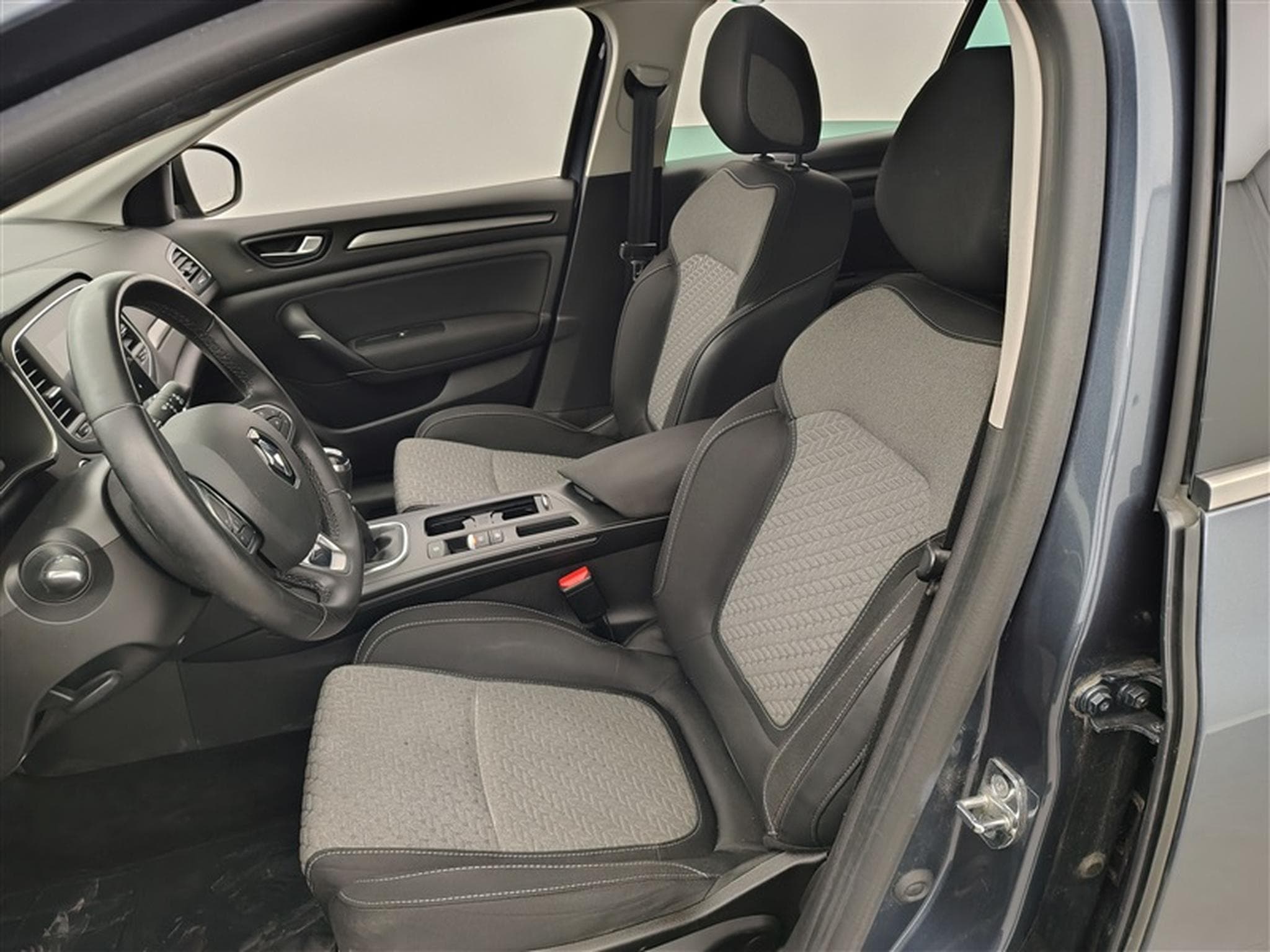 Renault Megane 1.5 dCi 115cv Limited NAVI / FULL LED / PDC AV+AR / KEYLESS (2022) - Photo 7