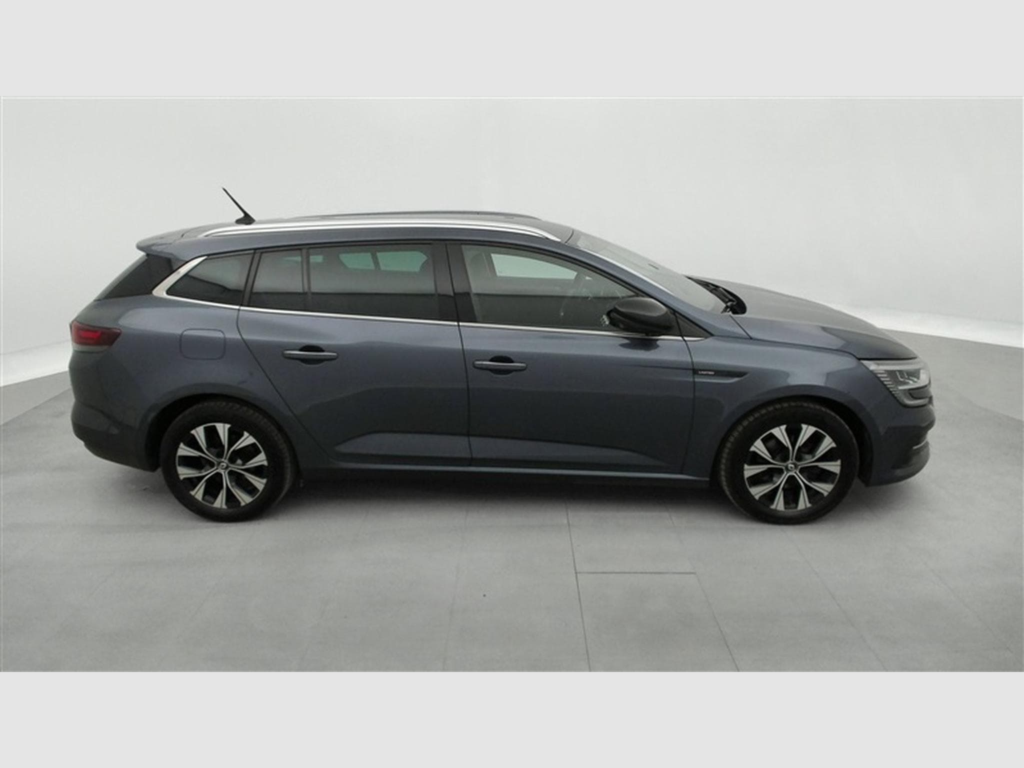 Renault Megane 1.5 dCi 115cv Limited NAVI / FULL LED / PDC AV+AR / KEYLESS (2022) - Photo 24