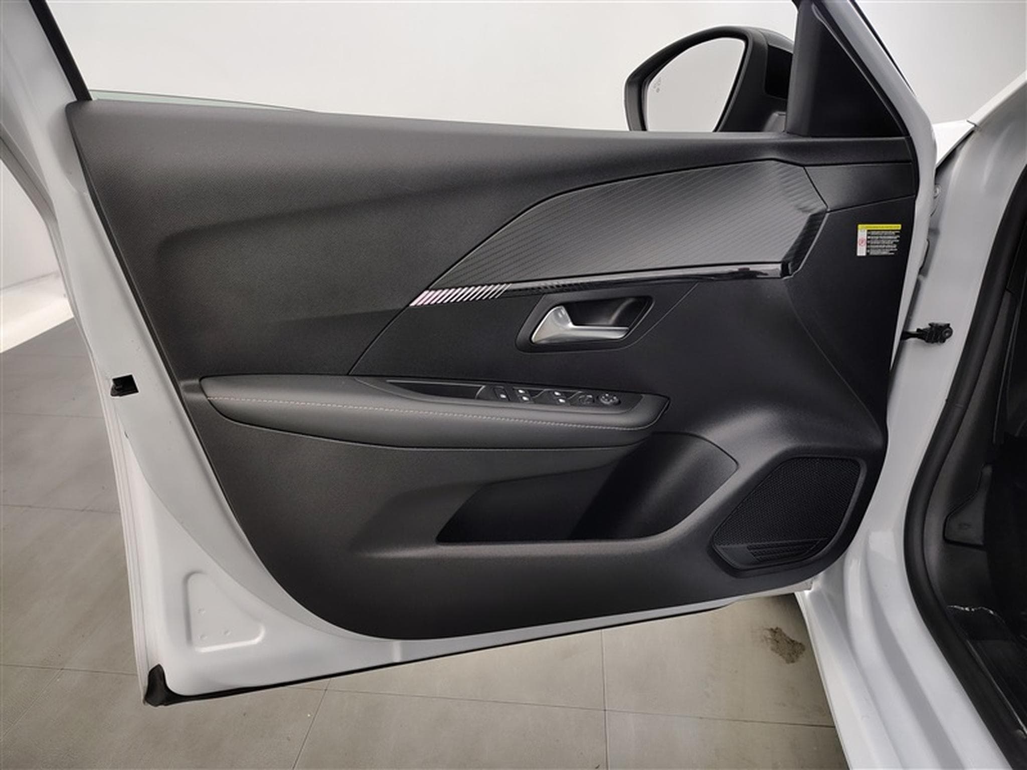 Peugeot 208 1.2i PureTech 100Cv Active Pack NAVI / CAMERA / CARPLAY (2025) - Photo 17