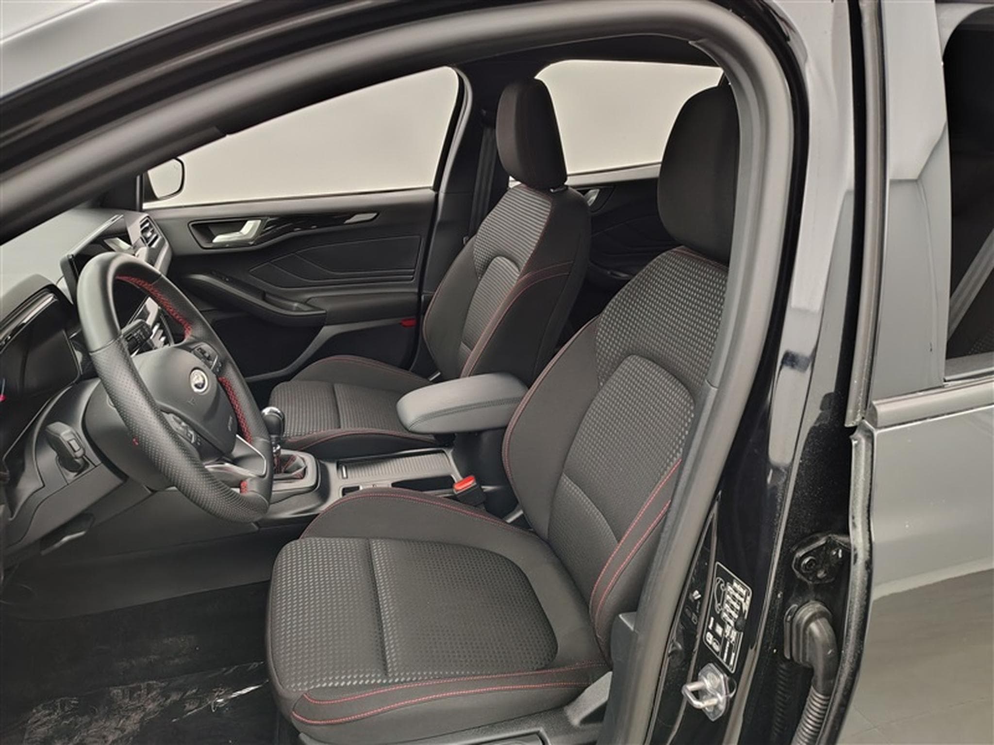 Ford Focus 1.0 EcoBoost 125Cv ST-Line NAVI / FULL LED / CARPLAY (2024) - Photo 7