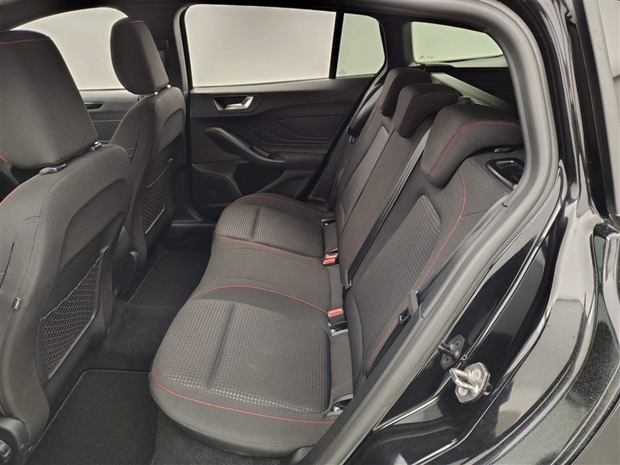 Ford Focus 1.0 EcoBoost 125Cv ST-Line NAVI / FULL LED / CARPLAY (2024) - Photo 13