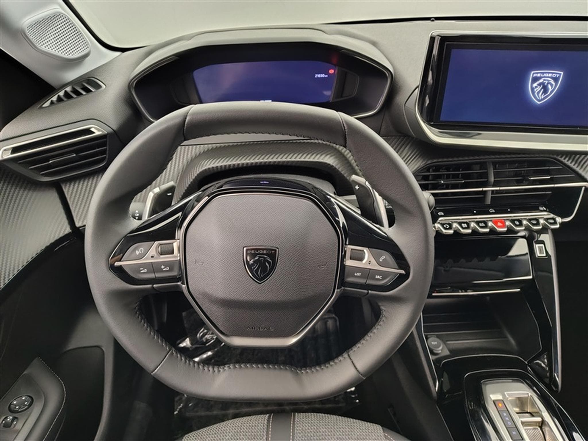 Peugeot 208 1.2 PureTech CARPLAY / CAMERA (2025) - Photo 9