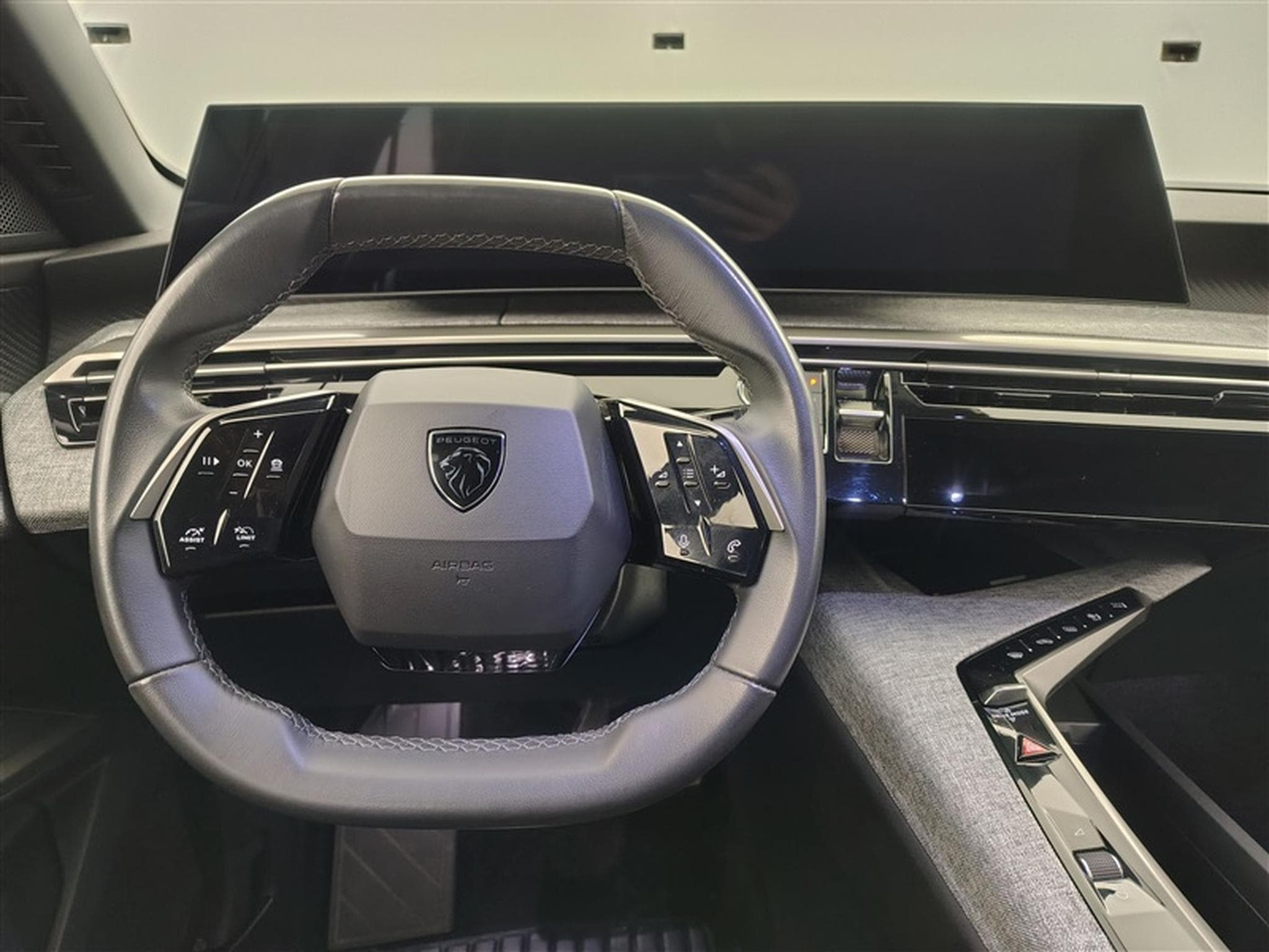 Peugeot 3008 1.2 Turbo MHEV Allure AUTO/S-CUIR/NAVI/FULL LED/JA19/PDC/CAM (2025) - Photo 9