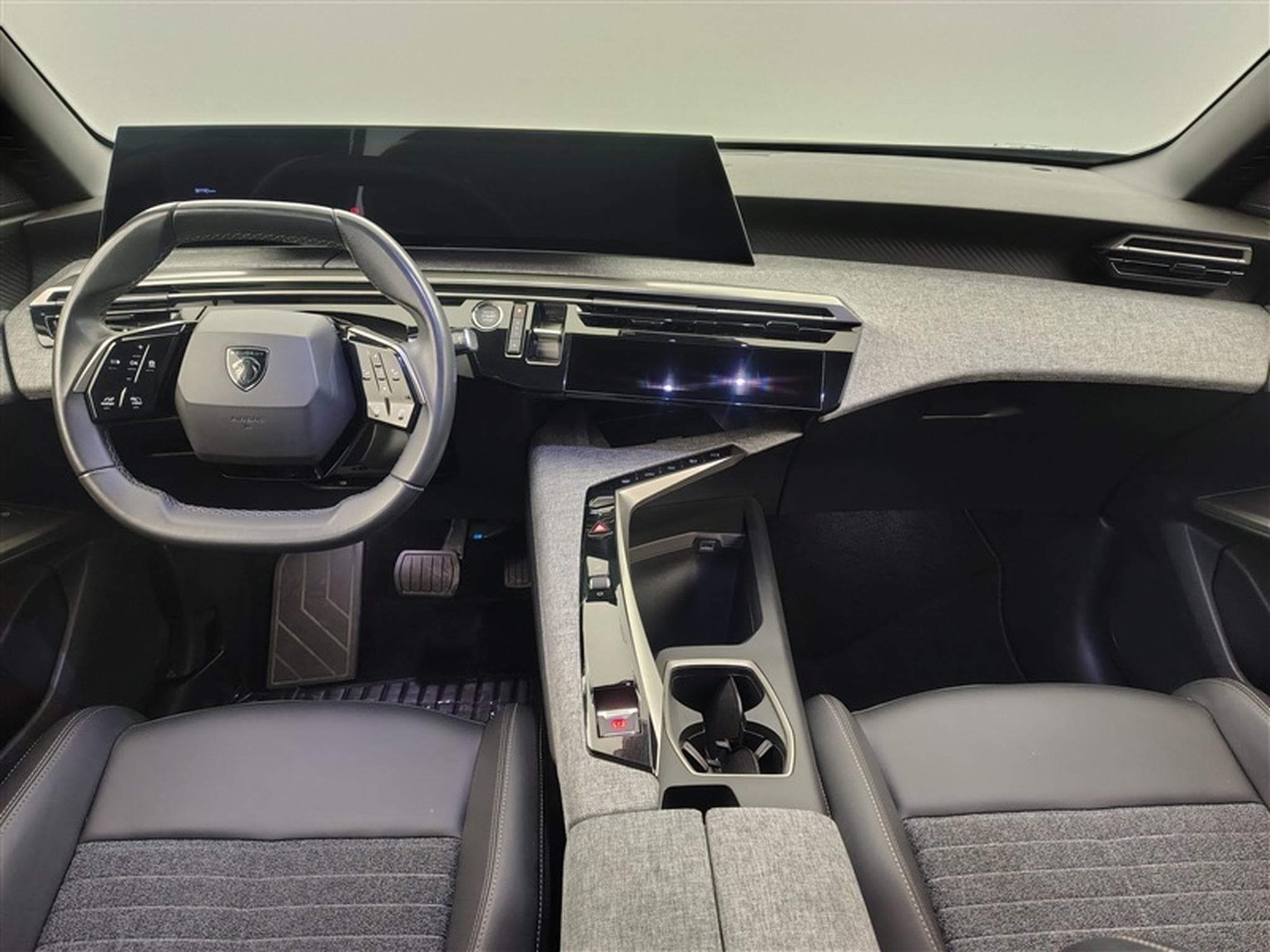 Peugeot 3008 1.2 Turbo MHEV Allure AUTO/S-CUIR/NAVI/FULL LED/JA19/PDC/CAM (2025) - Photo 8