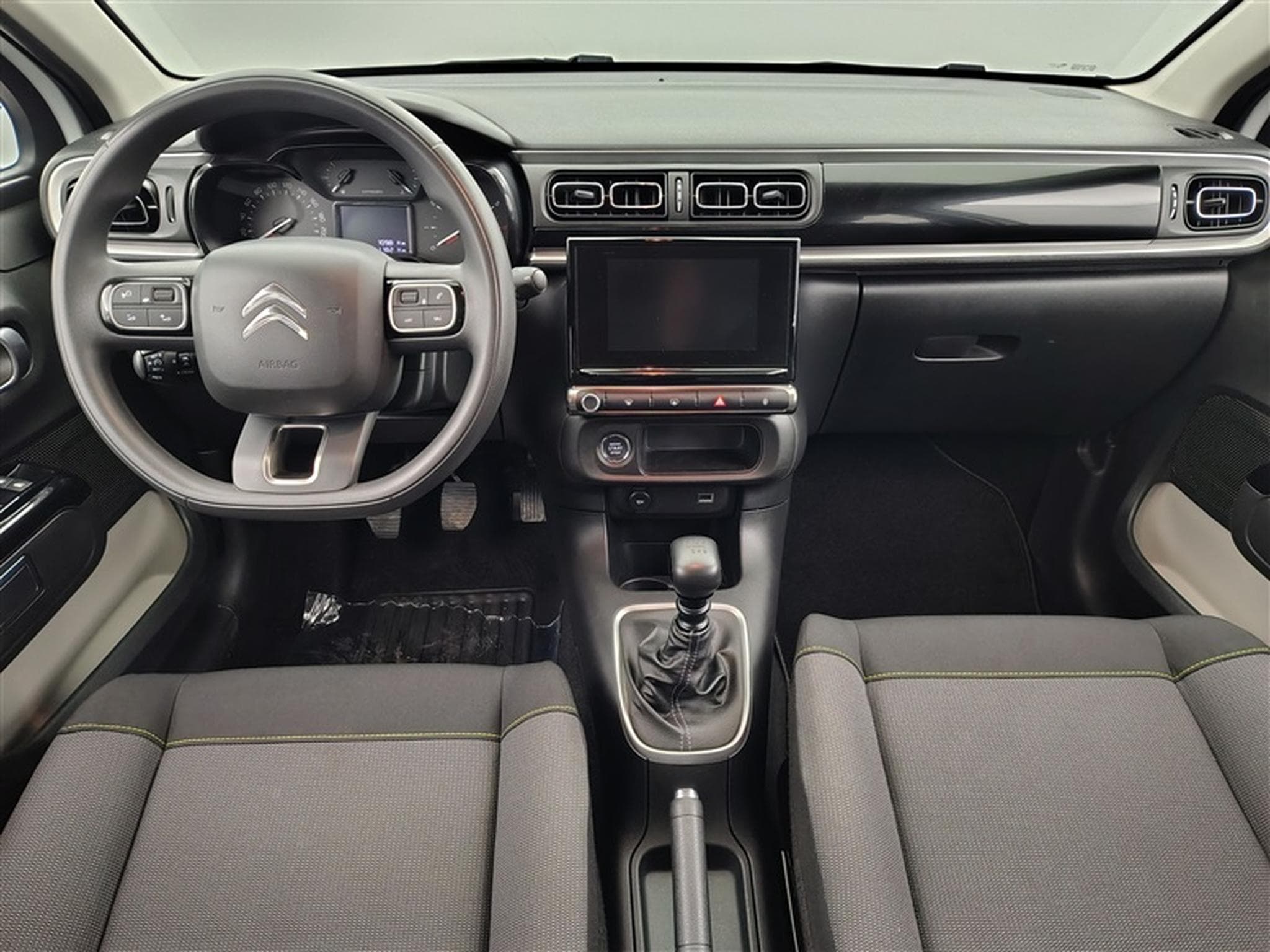 Citroen C3 1.2i PureTech Shine CARPLAY / FULL LED / JA 16" (2023) - Photo 8