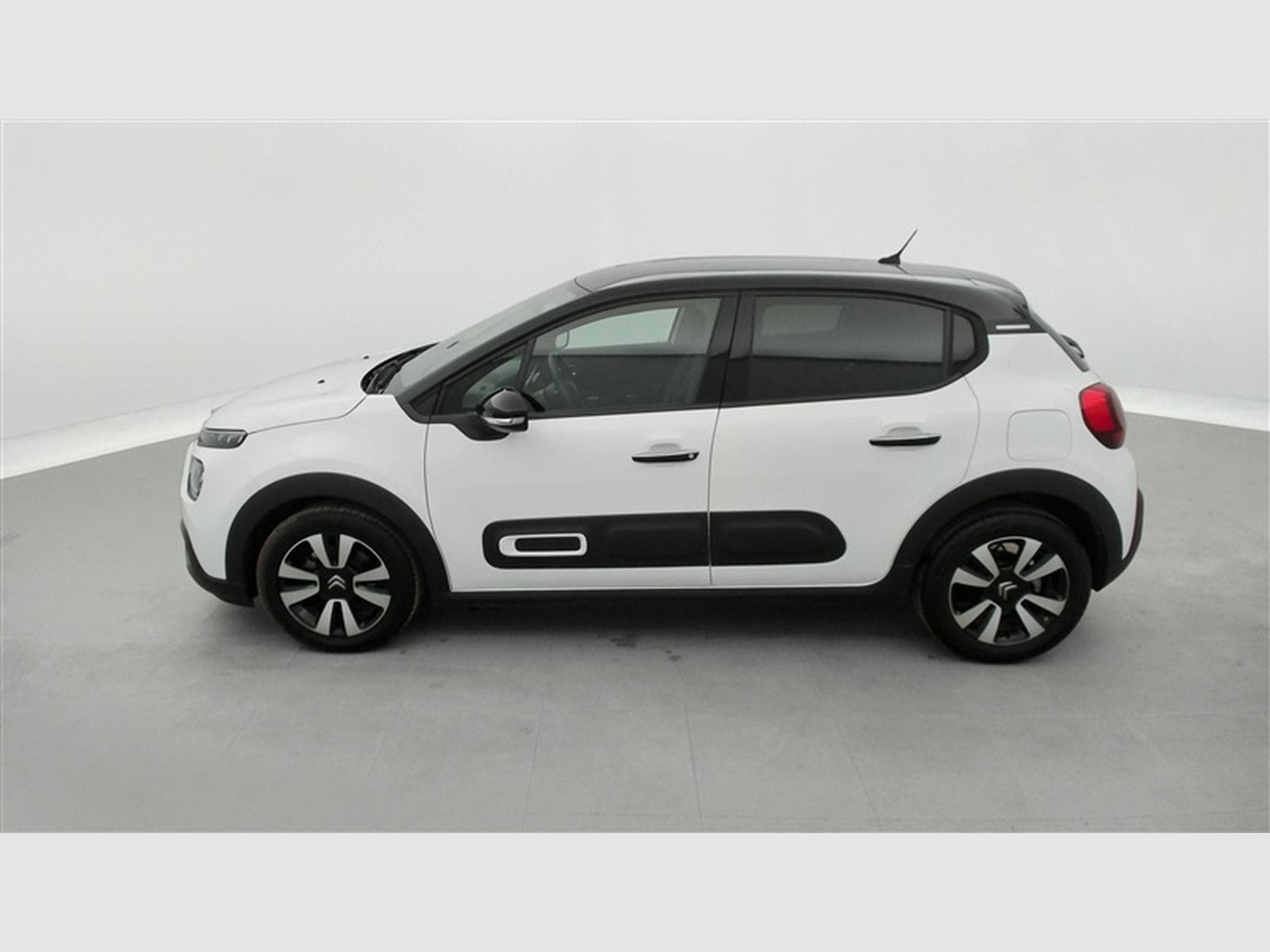 Citroen C3 1.2i PureTech Shine CARPLAY / FULL LED / JA 16" (2023) - Photo 3