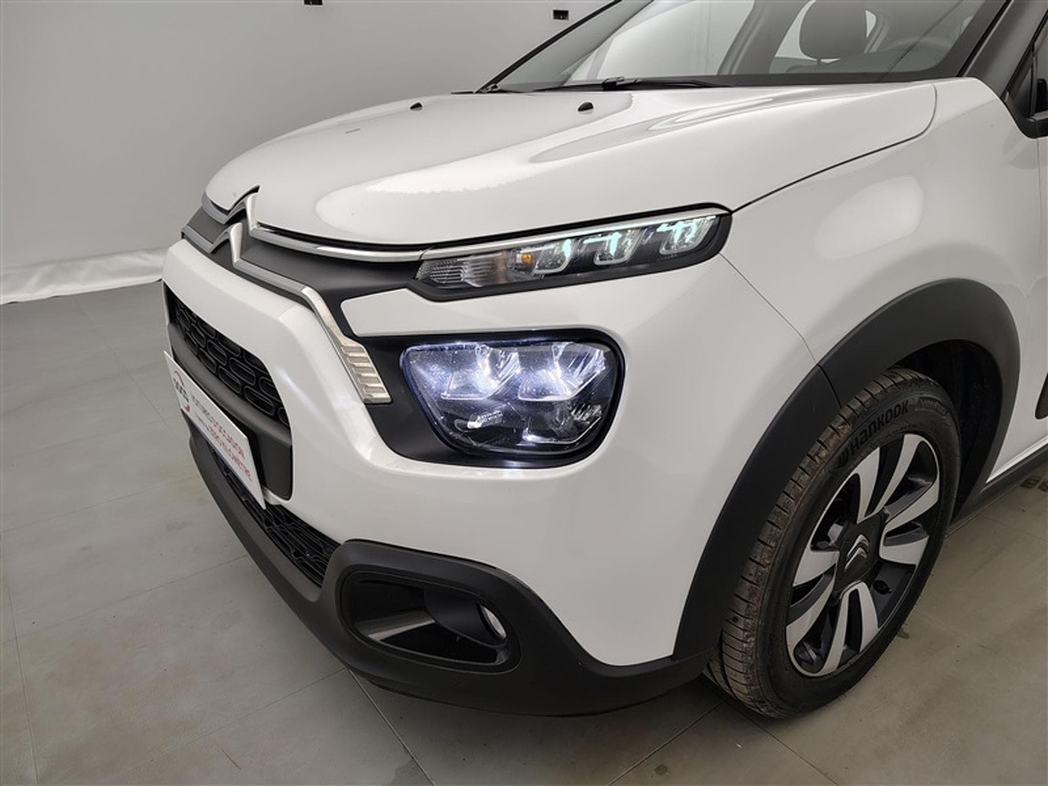 Citroen C3 1.2i PureTech Shine CARPLAY / FULL LED / JA 16" (2023) - Photo 15