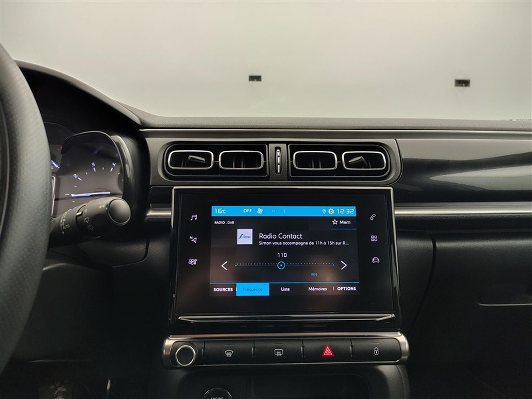 Citroen C3 1.2i PureTech Shine CARPLAY / FULL LED / JA 16" (2023) - Photo 11