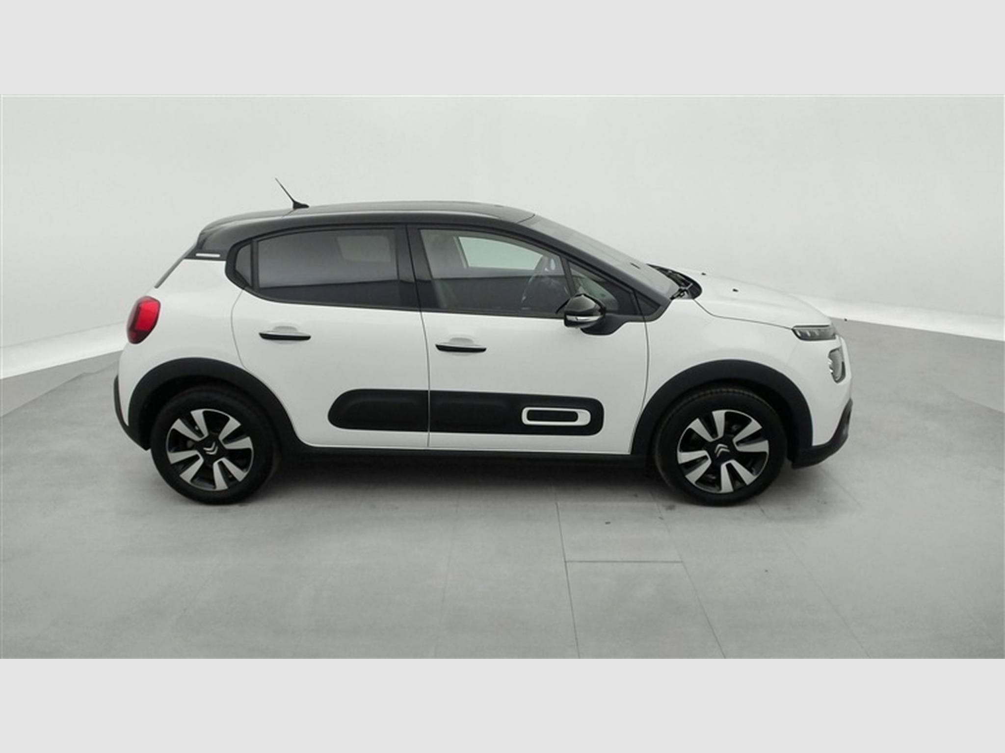 Citroen C3 1.2i PureTech Shine CARPLAY / FULL LED / JA 16" (2023) - Photo 23