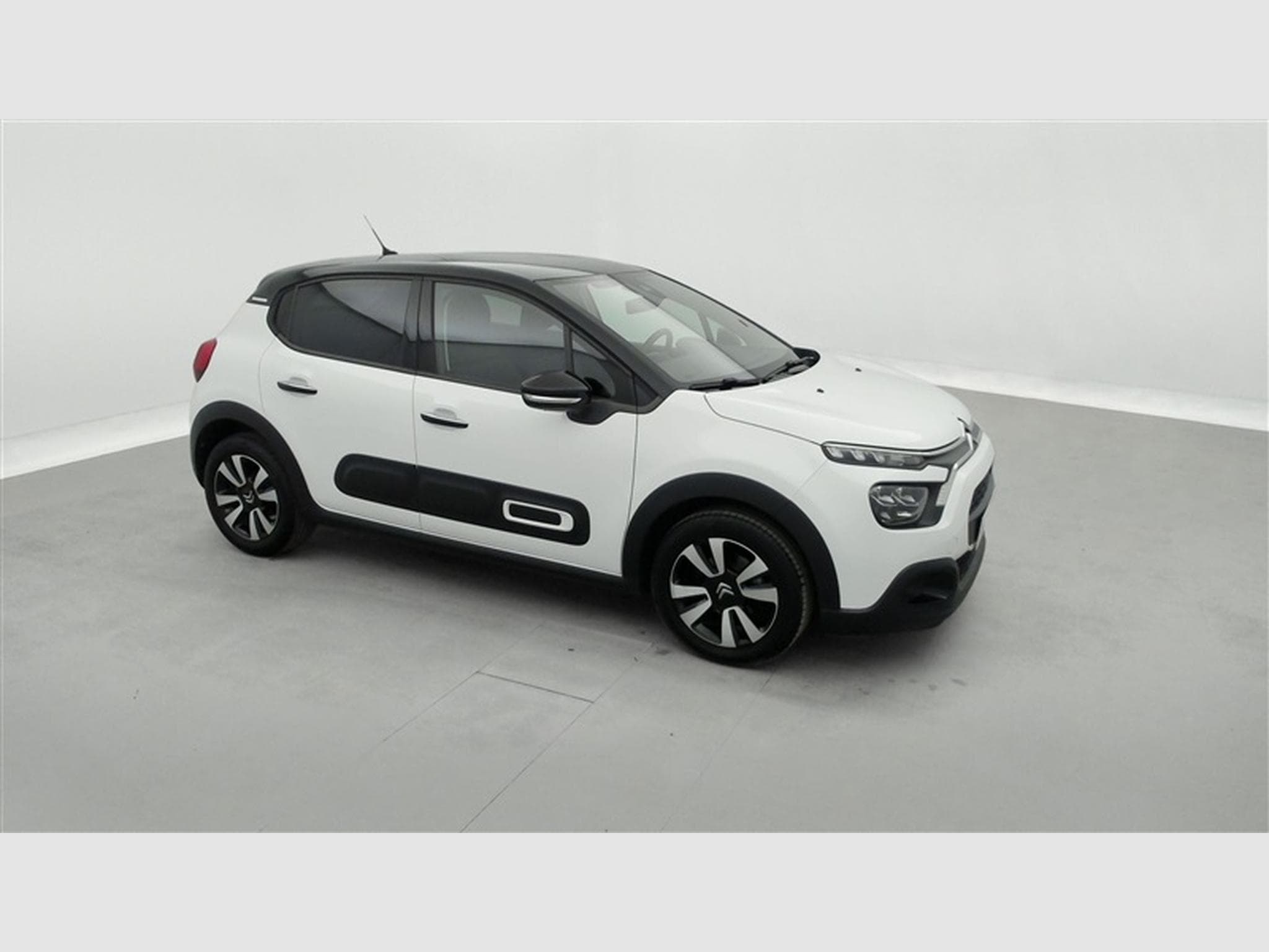 Citroen C3 1.2i PureTech Shine CARPLAY / FULL LED / JA 16" (2023) - Photo 22