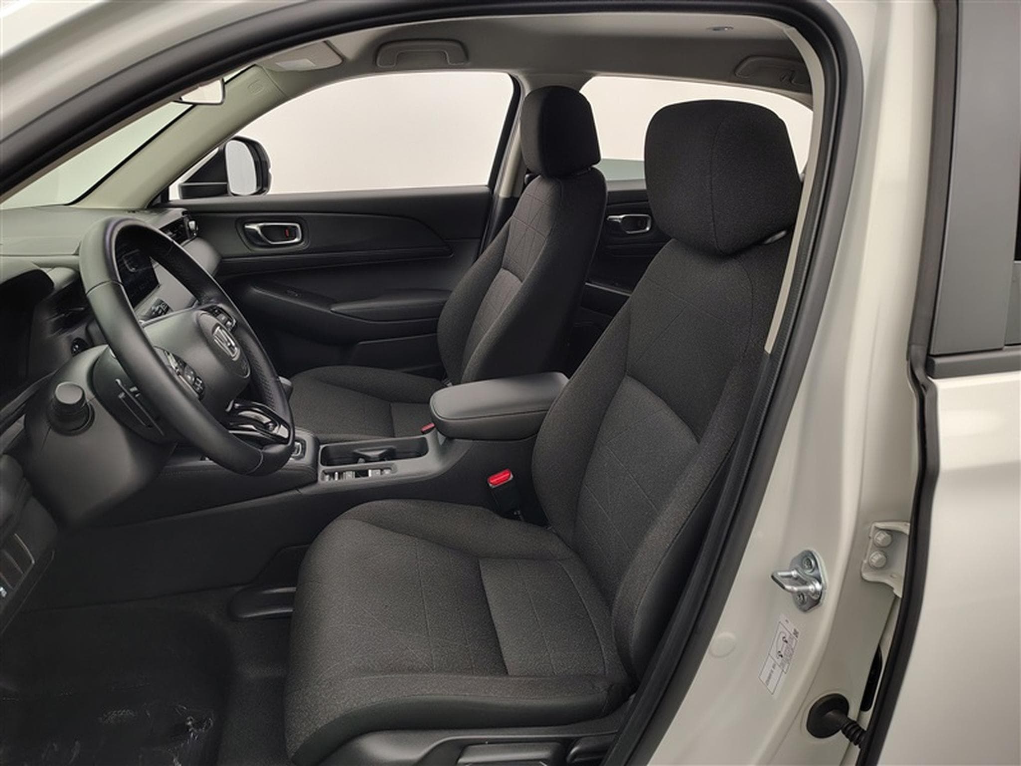 Honda HR-V 1.5 HEV Elegance NAVI / CARPLAY / CAMERA / ALU / PDC (2025) - Photo 6