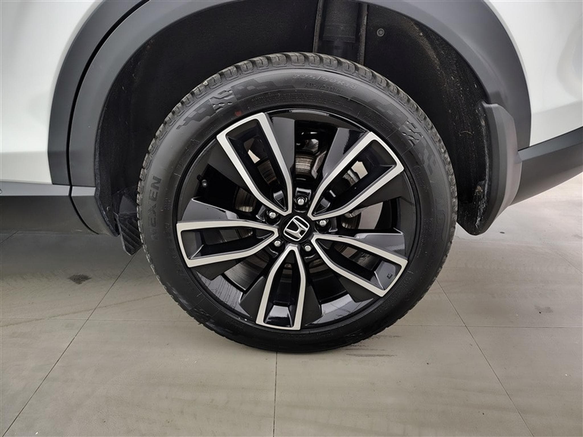 Honda HR-V 1.5 HEV Elegance NAVI / CARPLAY / CAMERA / ALU / PDC (2025) - Photo 5