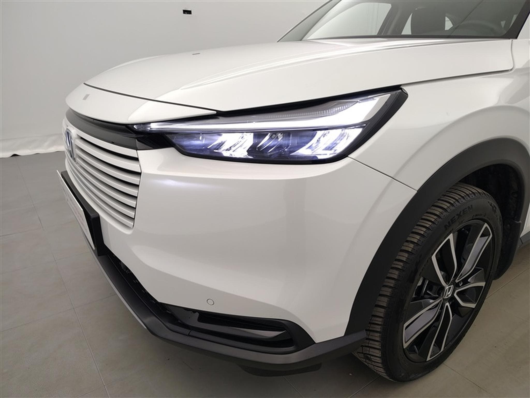 Honda HR-V 1.5 HEV Elegance NAVI / CARPLAY / CAMERA / ALU / PDC (2025) - Photo 14
